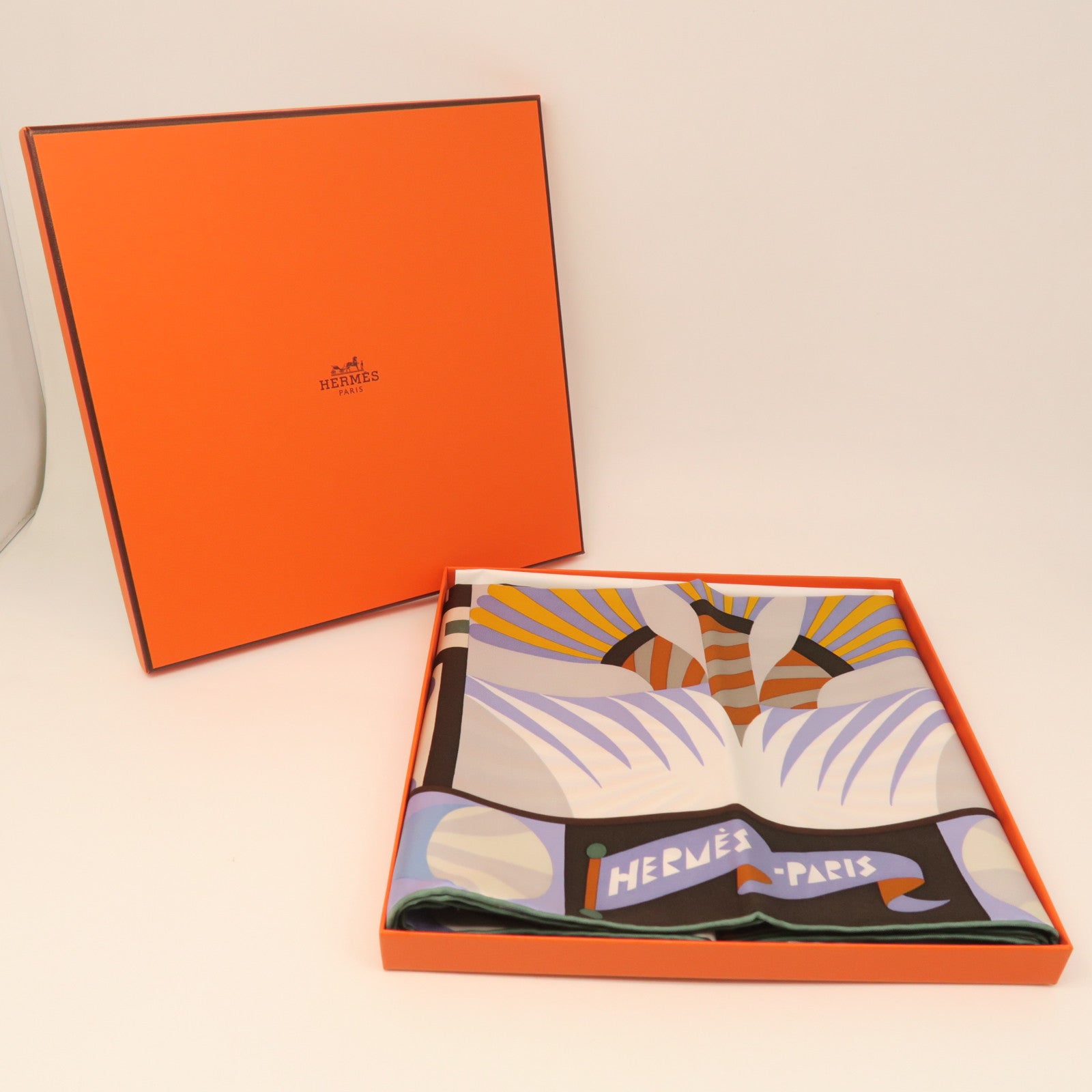 HERMES Silk Scarf 90x90 Silk Scarf New Light Wisteria/Caramel