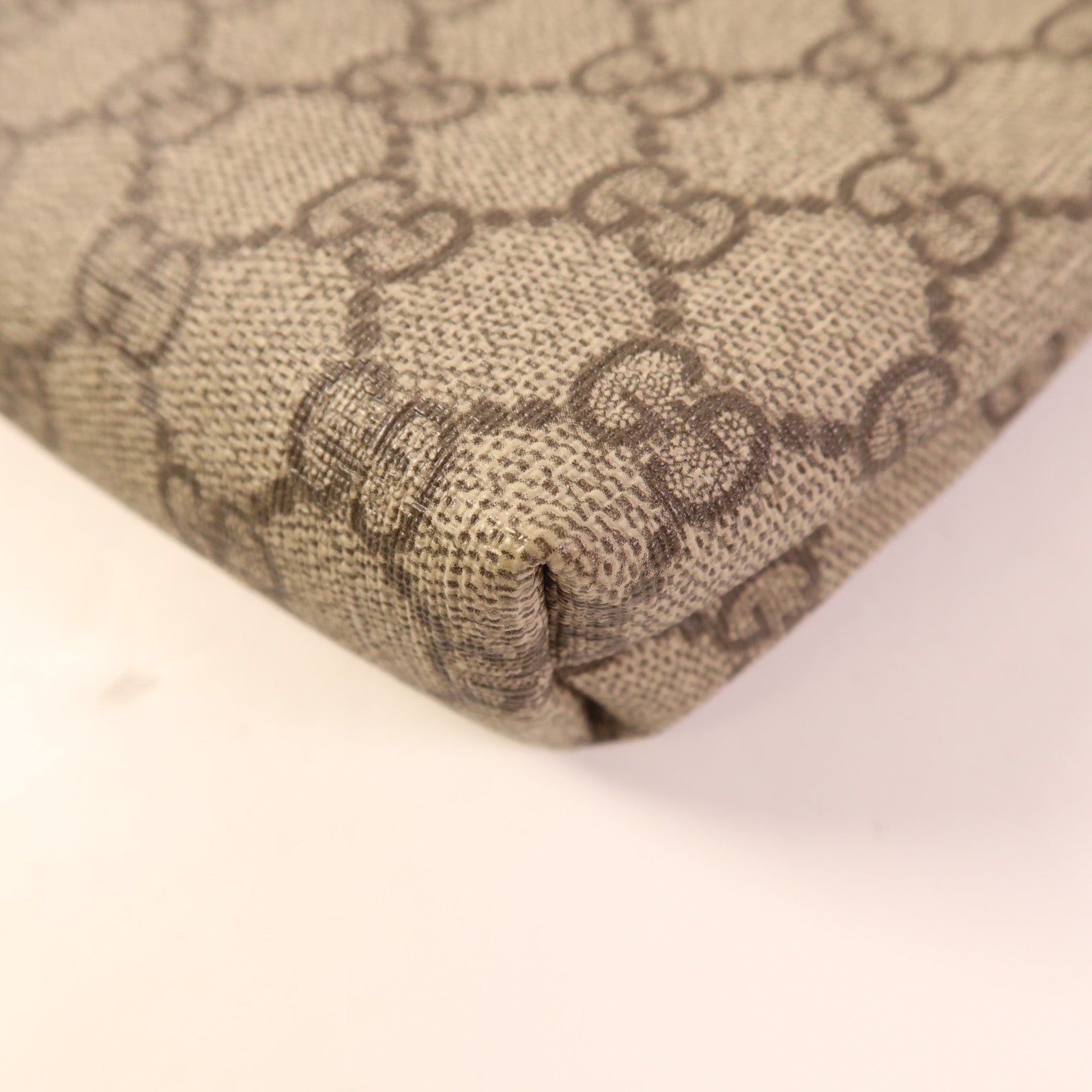 GUCCI 塗層帆布GG Supreme銀扣肩背袋