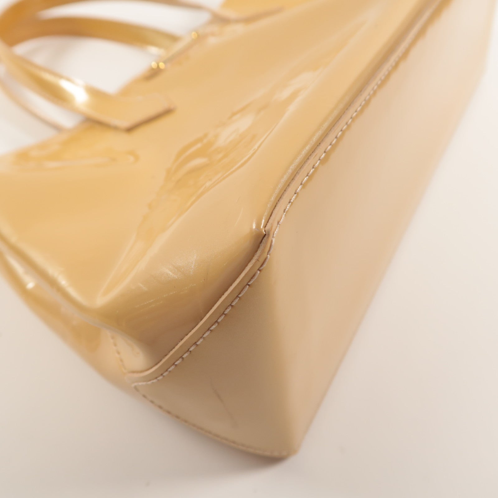 LOUIS VUITTON Monogram Vernis Wilshire PM金扣手挽袋米色