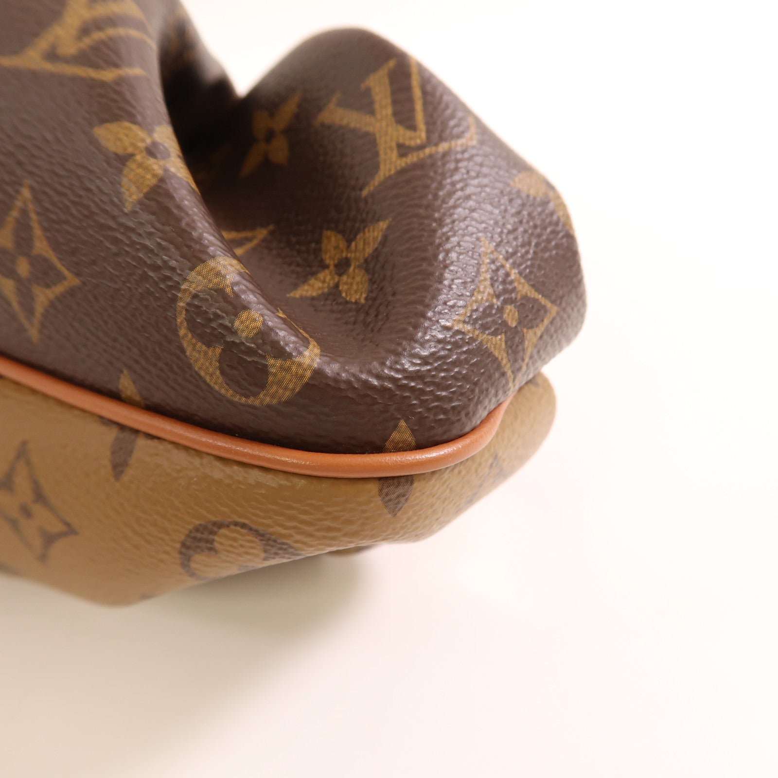 LOUIS VUITTON Monogram Reverse Shoulder Bag金扣鏈帶肩背袋