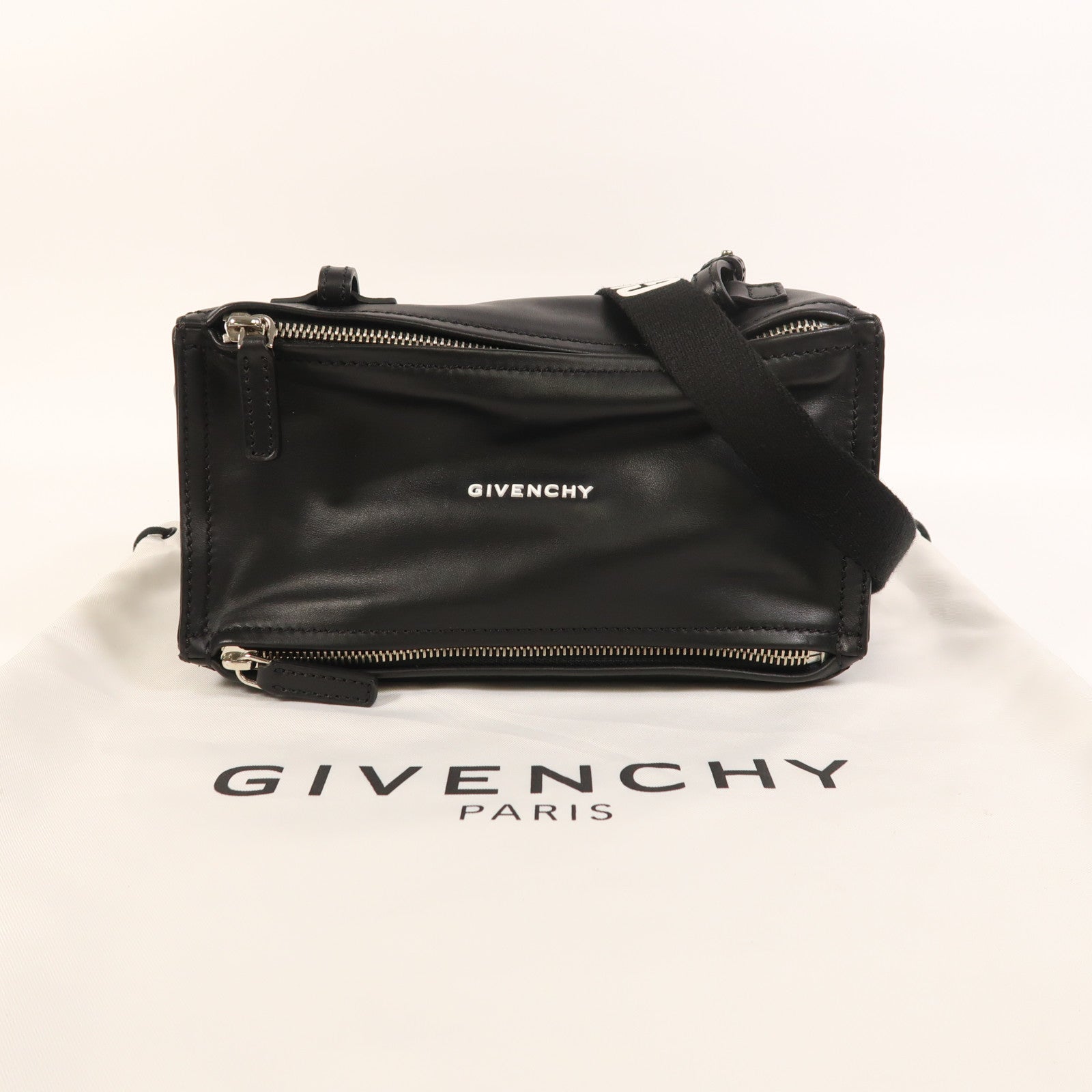 GIVENCHY 牛皮皮革Mini Pandora銀扣肩背袋