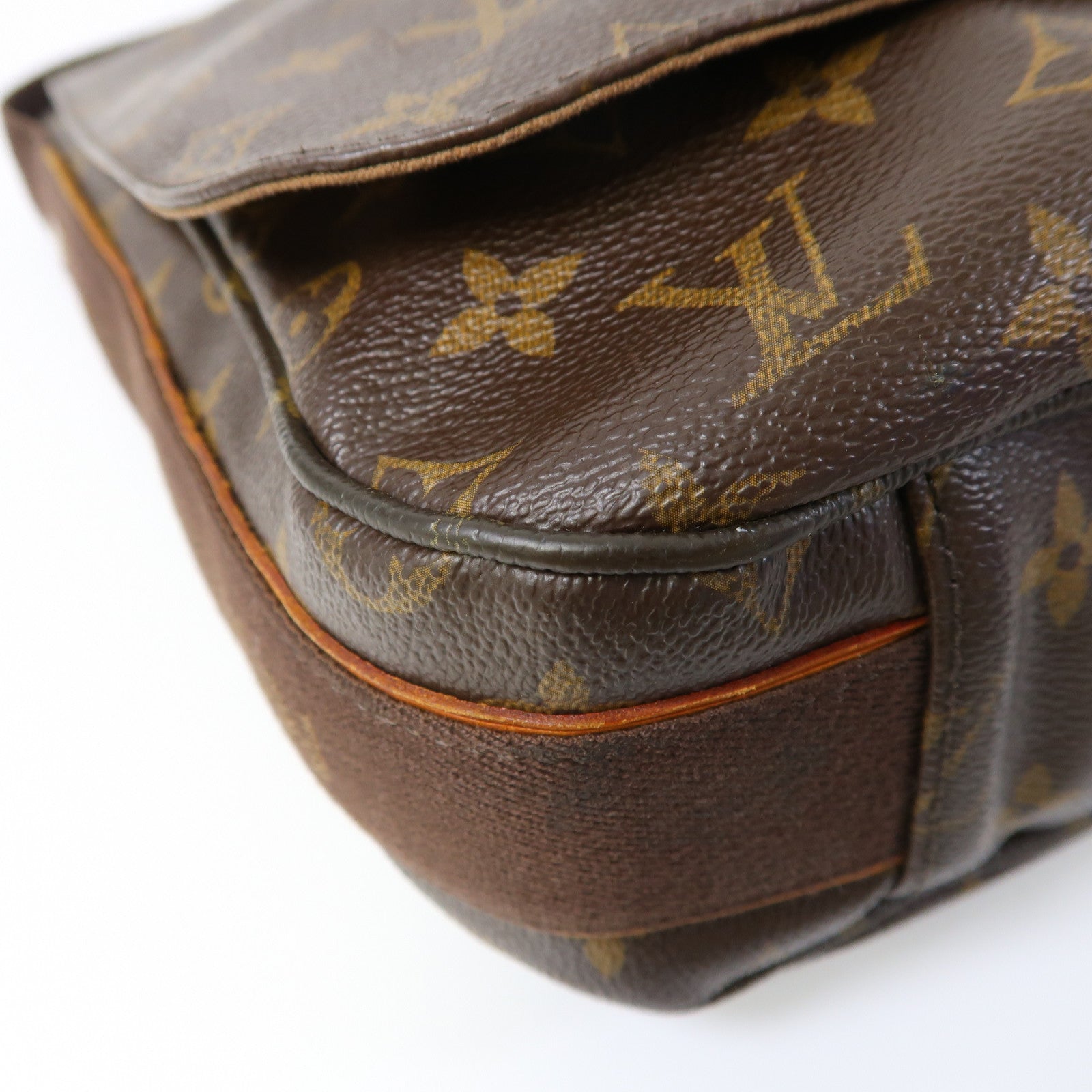 LOUIS VUITTON 【激減優惠】Monogram Beaubourg金扣肩背袋啡色