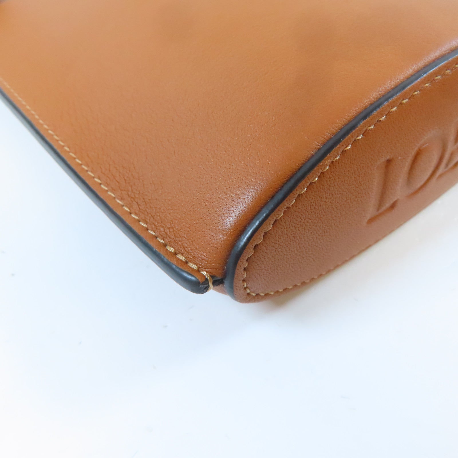 LOEWE 【激減優惠】牛皮皮革Dice Pocket金扣肩背袋啡色