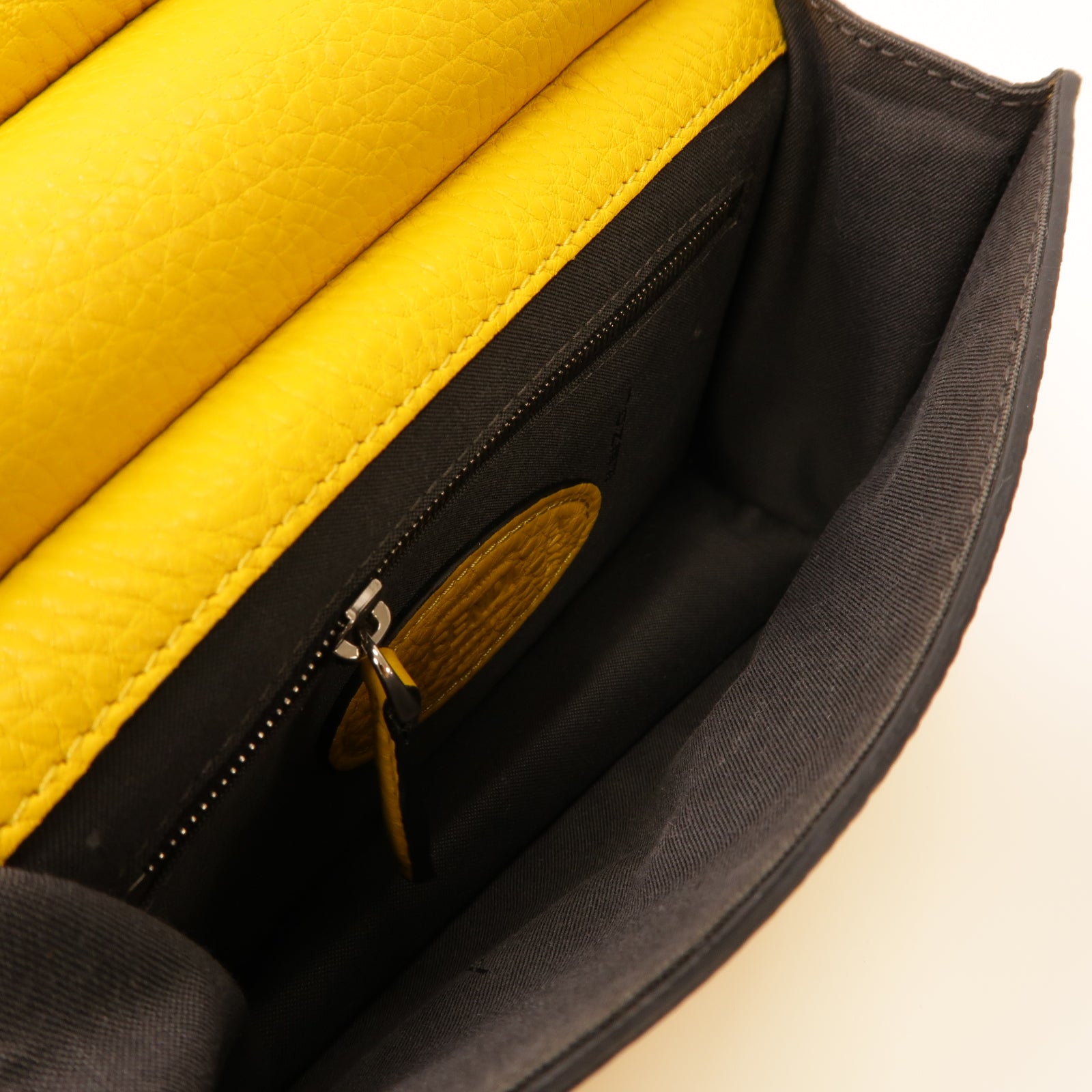 FENDI 牛皮皮革Shoulder Bag銀扣肩背袋黃色