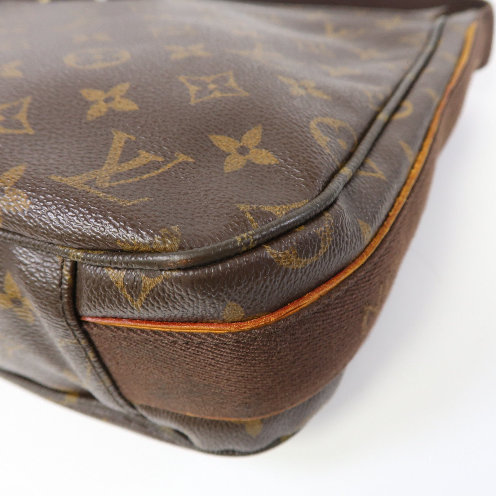 LOUIS VUITTON 【激減優惠】Monogram Beaubourg金扣肩背袋啡色