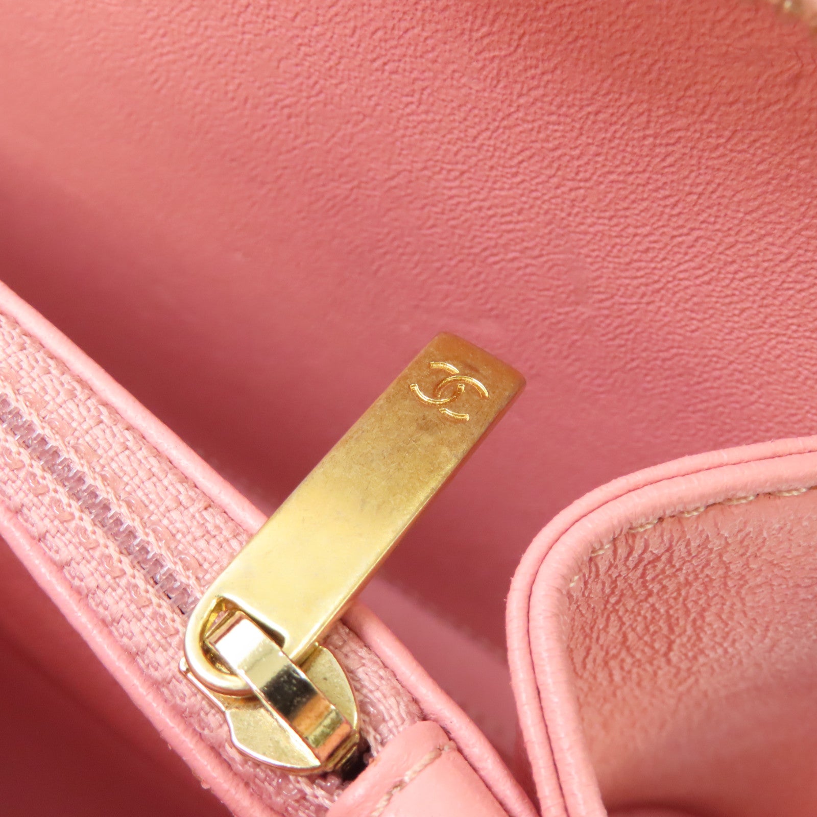 CHANEL 菱格Caviar皮革Vanity Case金扣手挽肩背兩用袋粉紅色