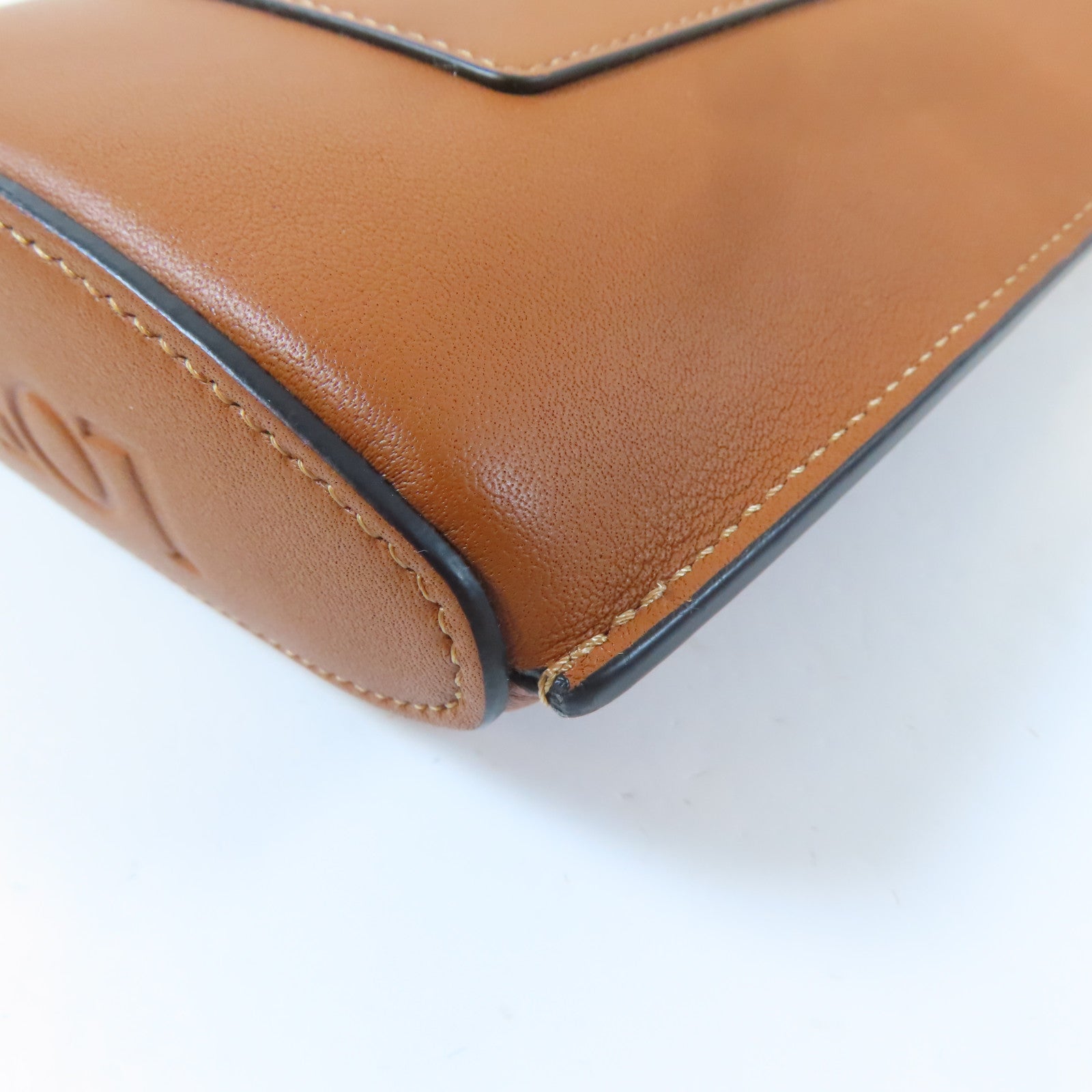 LOEWE 【激減優惠】牛皮皮革Dice Pocket金扣肩背袋啡色
