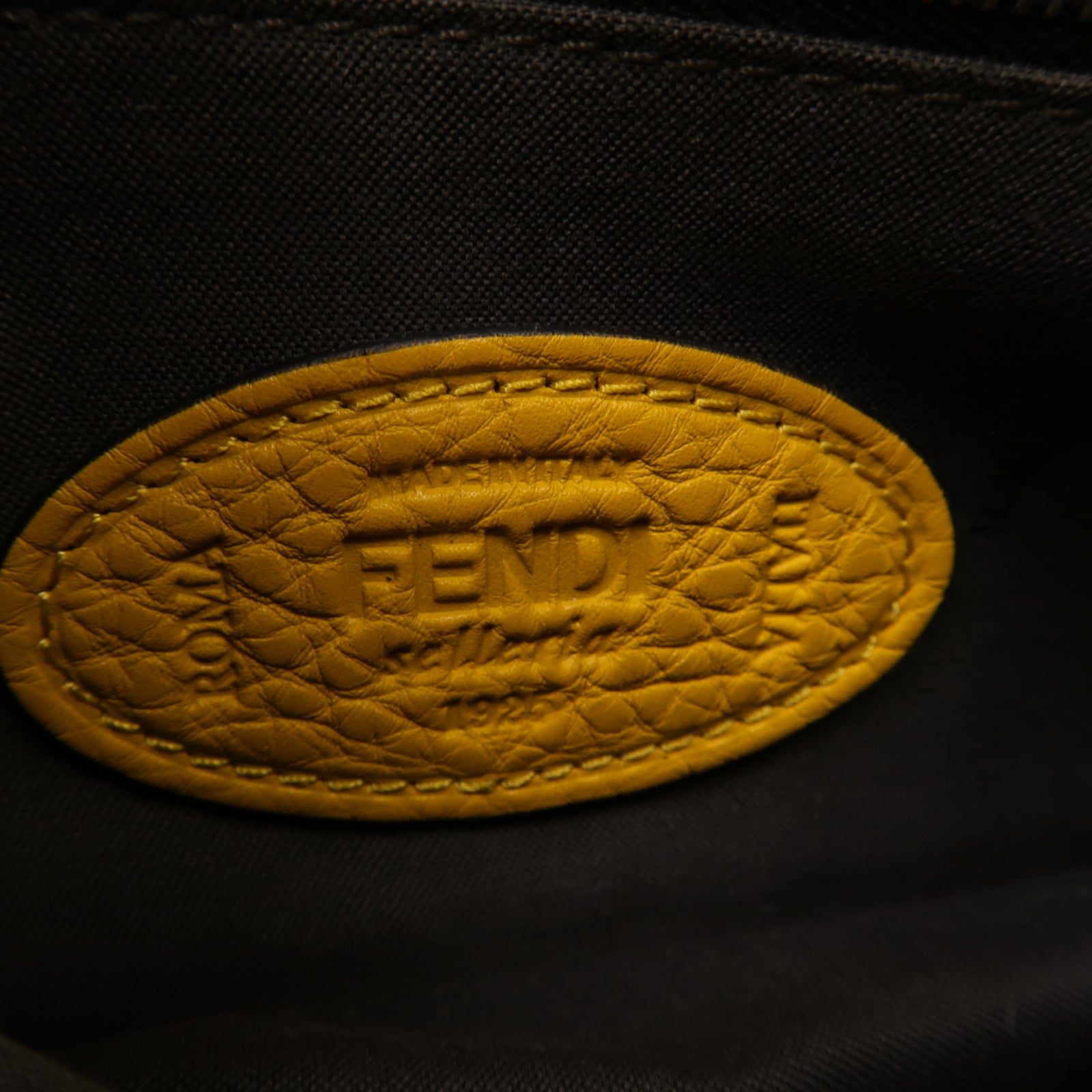 FENDI 牛皮皮革Shoulder Bag銀扣肩背袋黃色