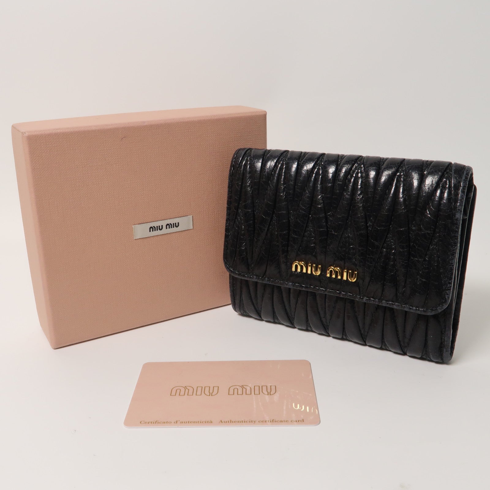 Miu Miu 【激減優惠】羊皮皮革Matelasse Wallet金扣鈕扣錢包黑色
