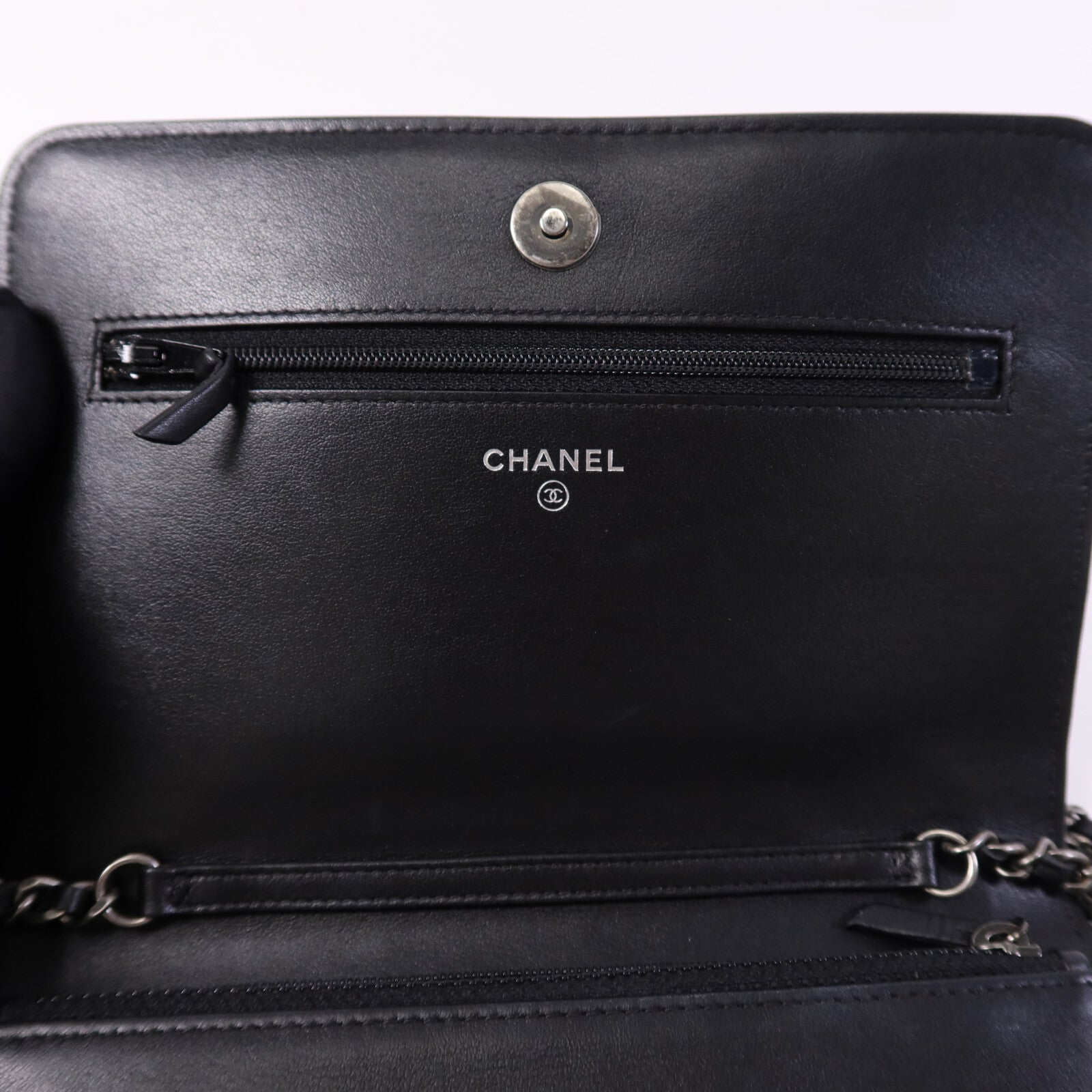 CHANEL 【激減優惠】牛皮皮革WOC Wallet On Chain銀扣鏈帶肩背袋