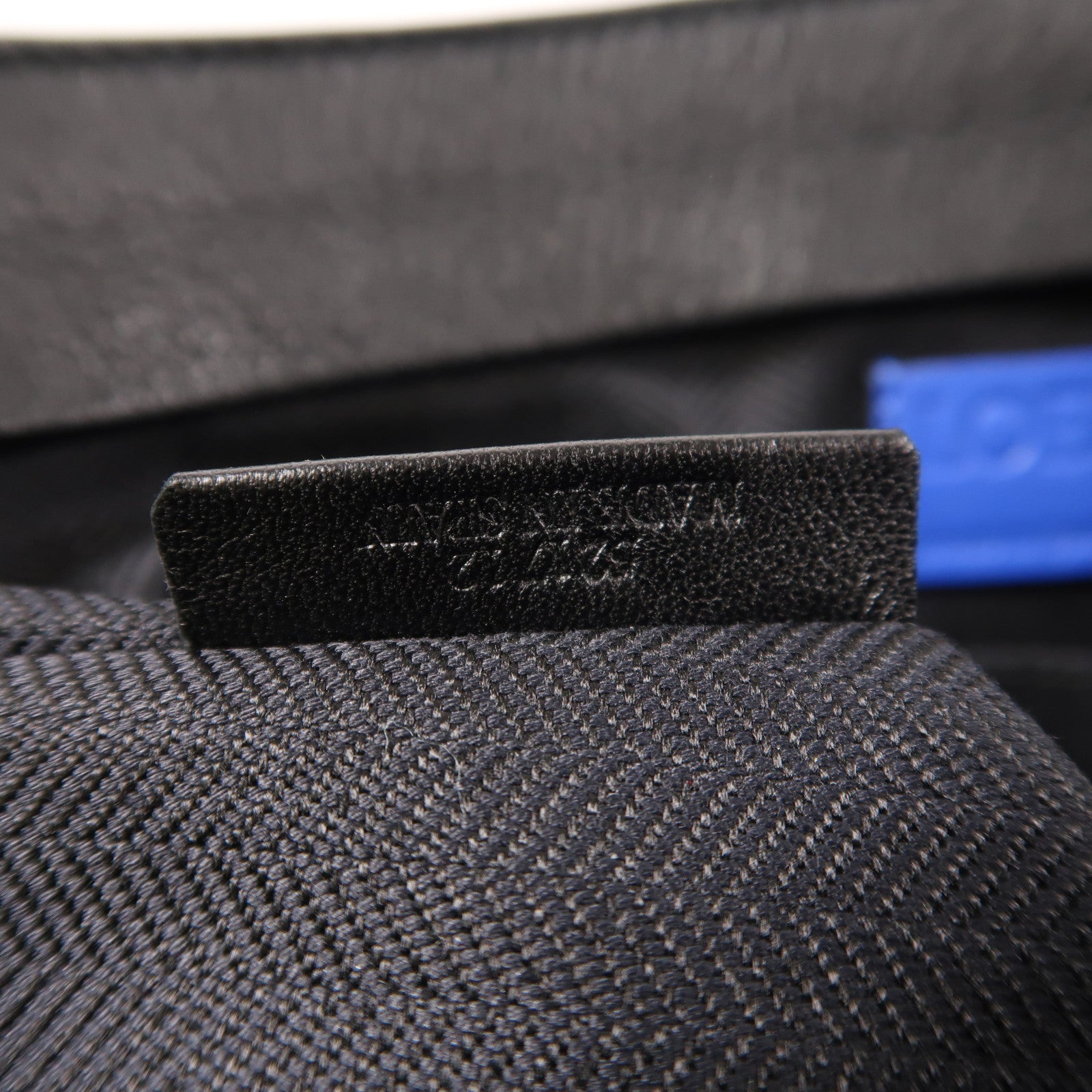 LOEWE 牛皮皮革Shoulder Bag金扣肩背袋