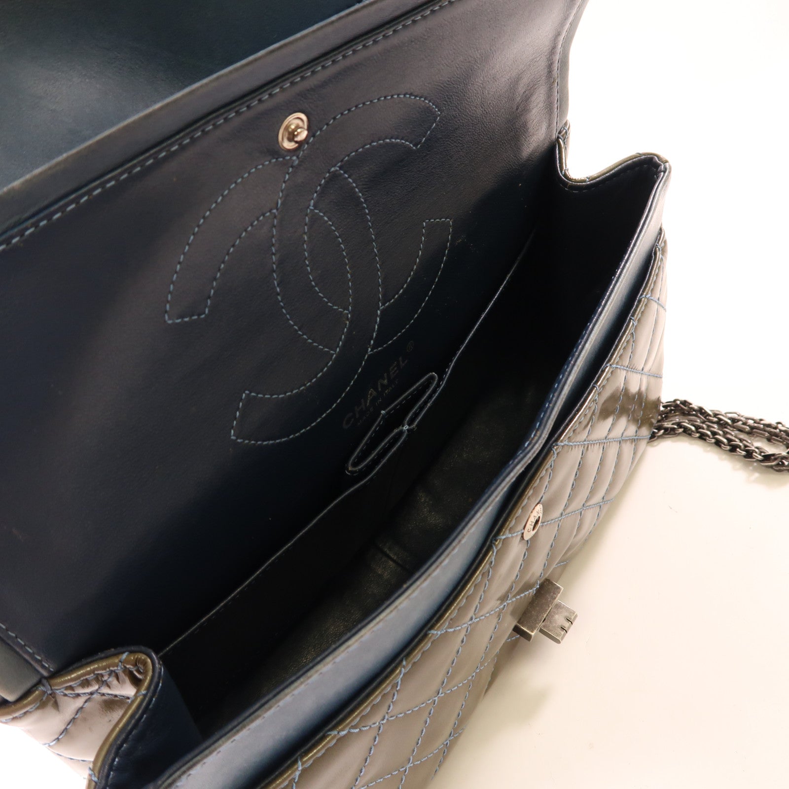 CHANEL 【激減優惠】漆皮皮革2.55鏈帶肩背袋