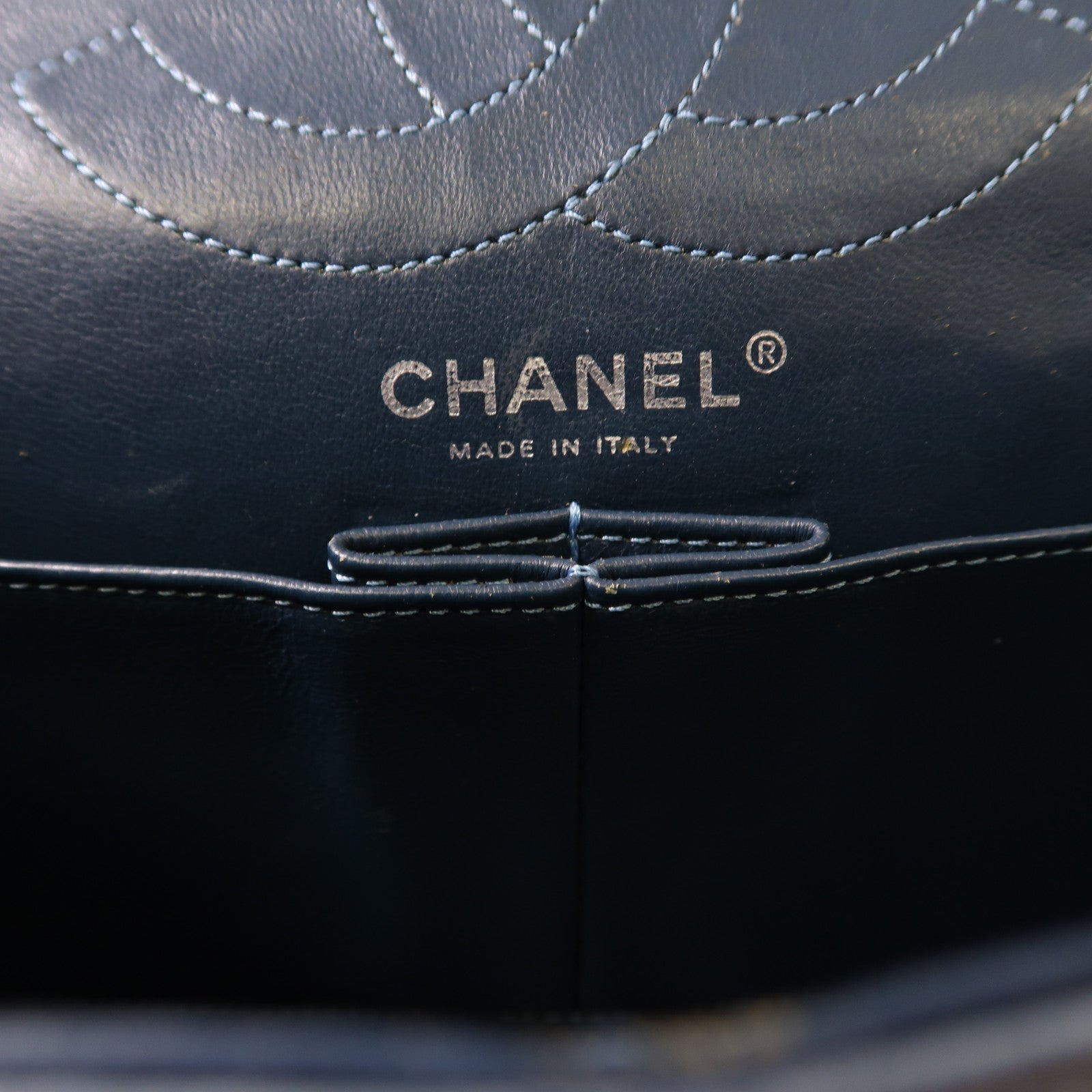 CHANEL 【激減優惠】漆皮皮革2.55鏈帶肩背袋