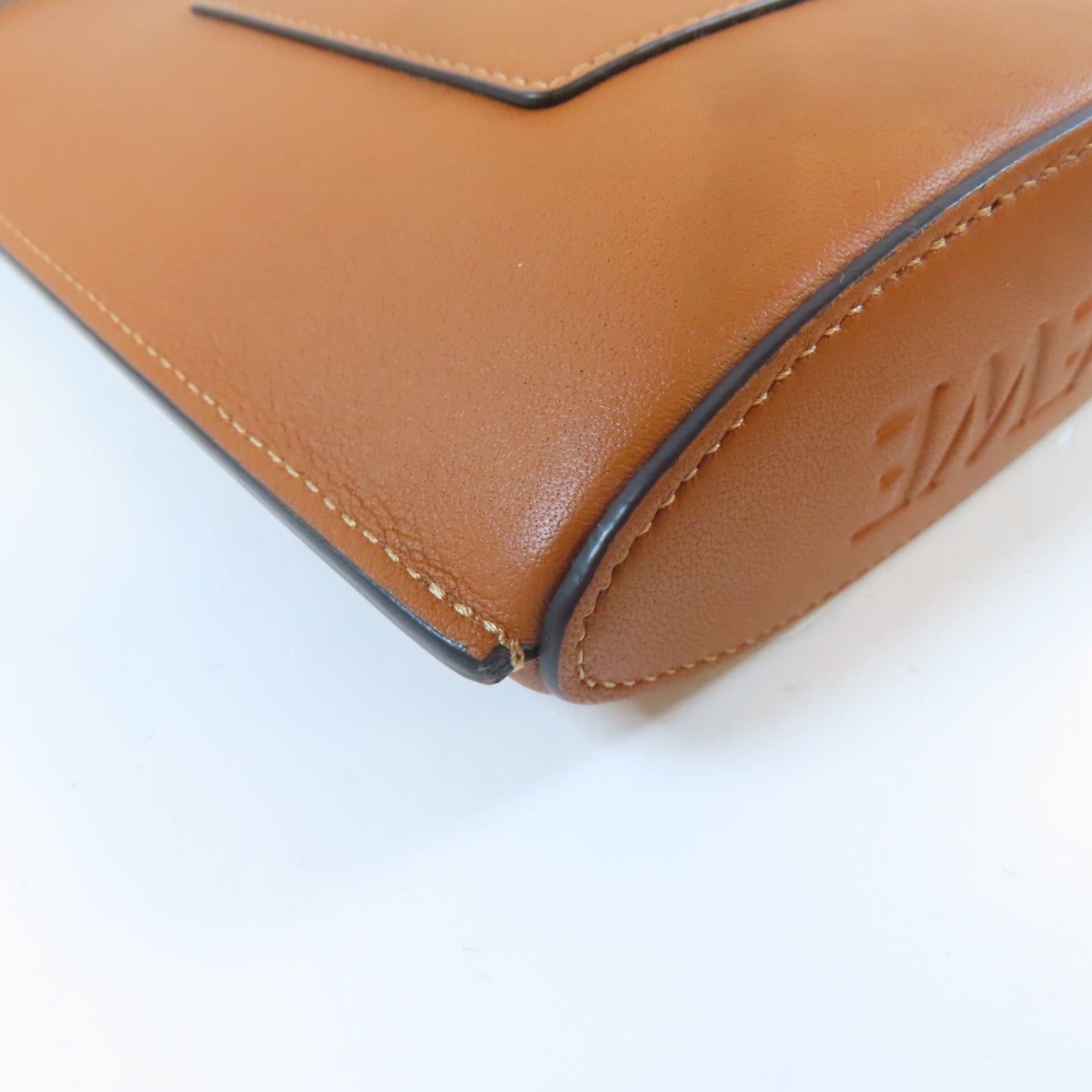 LOEWE 【激減優惠】牛皮皮革Dice Pocket金扣肩背袋啡色