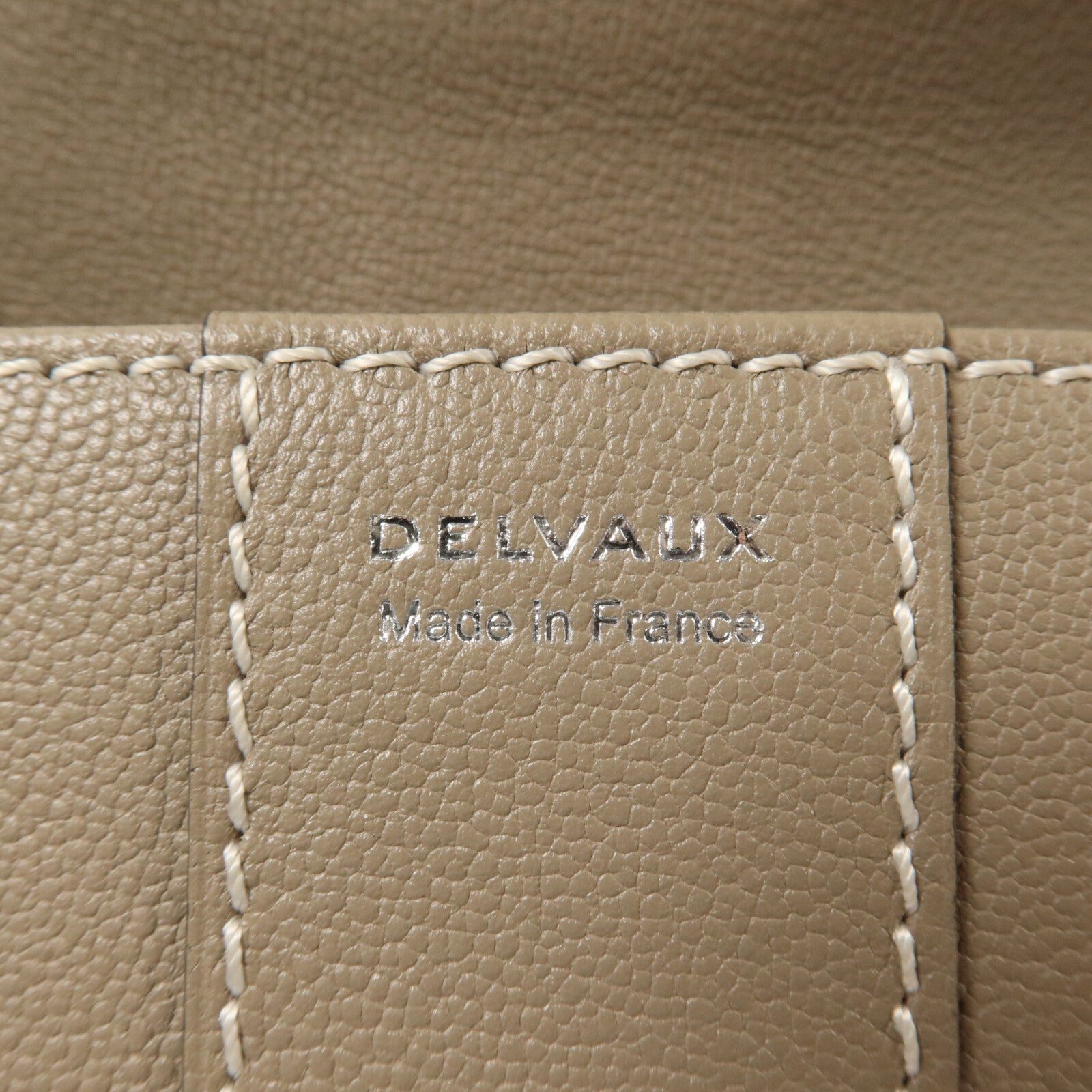 Delvaux 牛皮皮革Brillant Long Wallet Chain鏈帶肩背袋