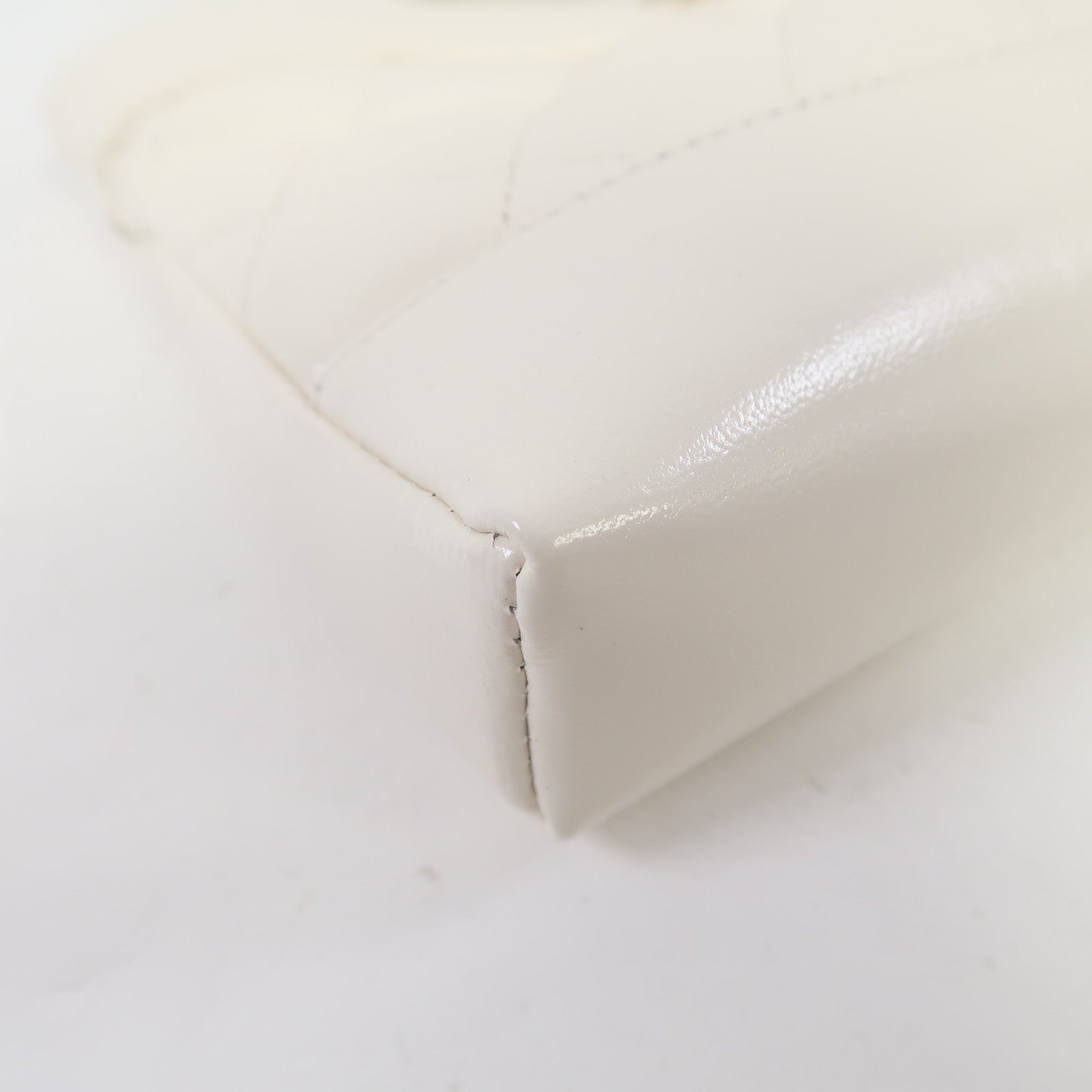 CHANEL 菱格牛皮皮革Shoulder Bag金扣鏈帶肩背袋白色