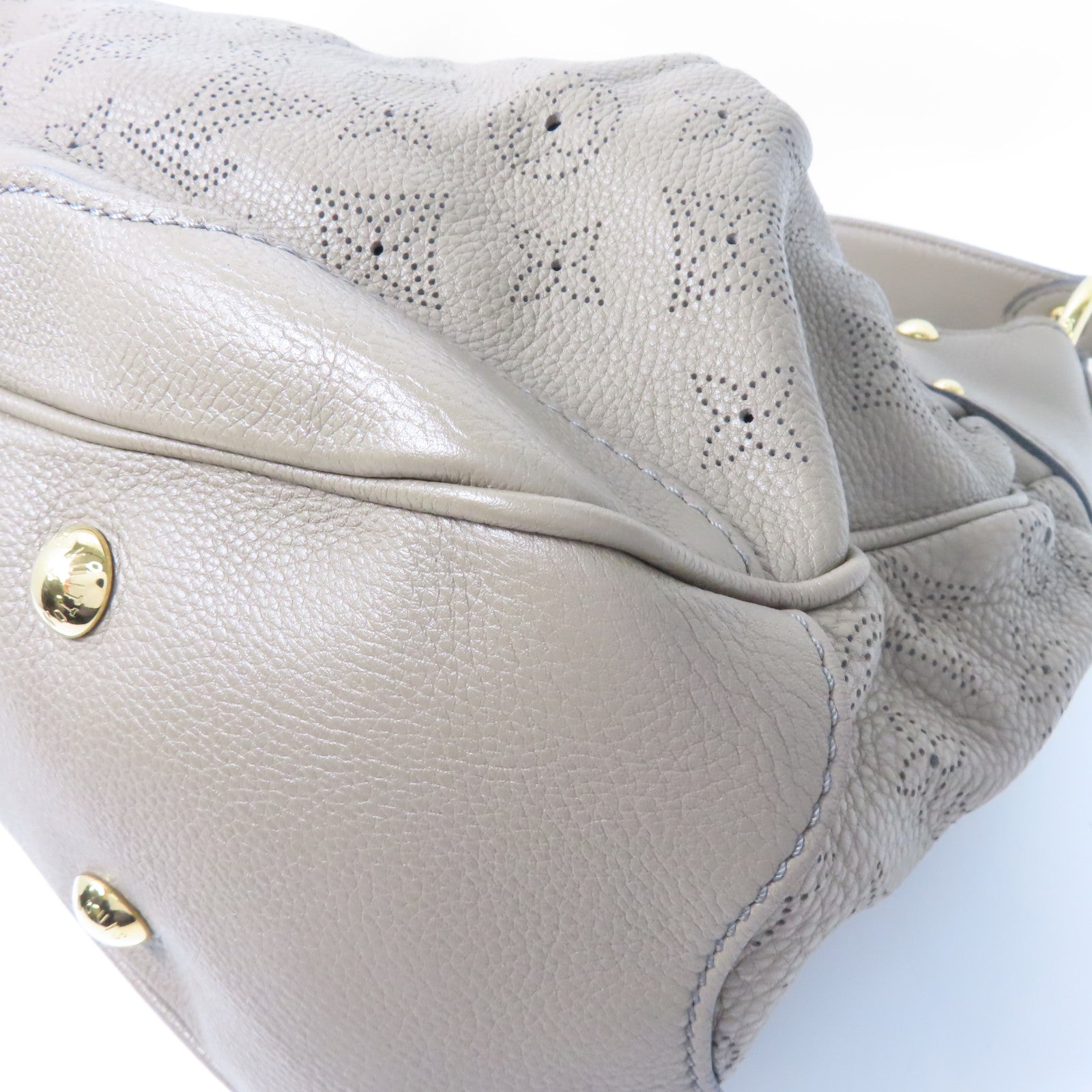 LOUIS VUITTON Monogram Mahina Solar金扣肩背袋灰色