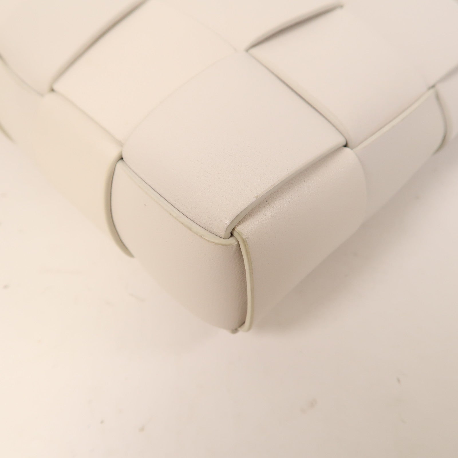 BOTTEGA VENETA 織紋牛皮皮革Clutch金/銀扣手拿包白色