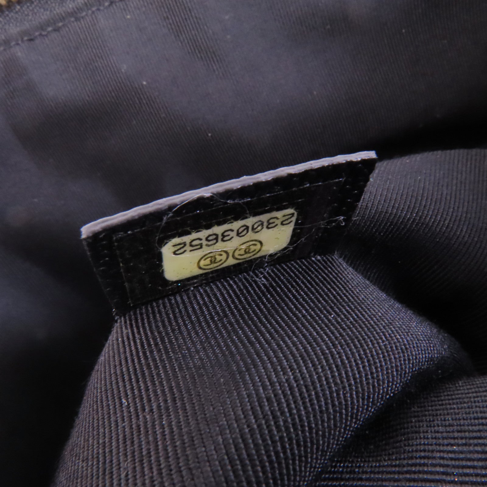 CHANEL 牛皮皮革Clutch銀扣手拿包