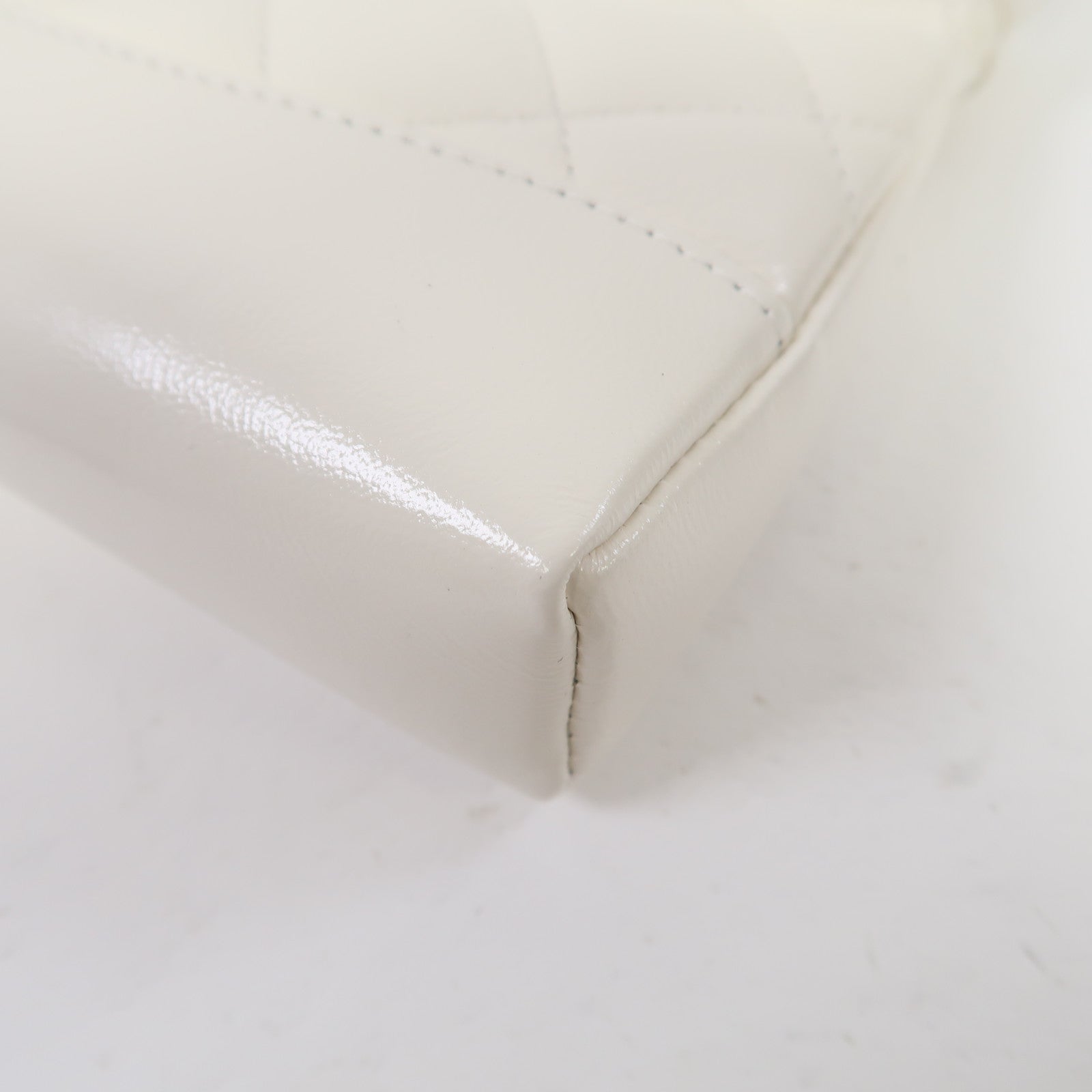 CHANEL 菱格牛皮皮革Shoulder Bag金扣鏈帶肩背袋白色