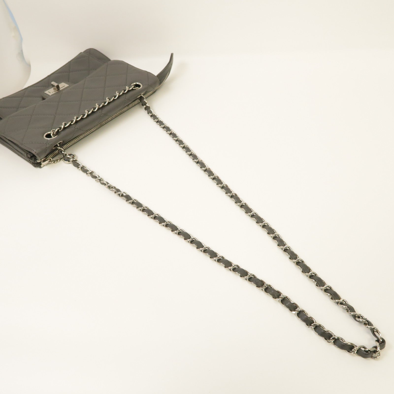 CHANEL 菱格羊皮皮革Chain Shoulder銀扣鏈帶肩背袋灰色