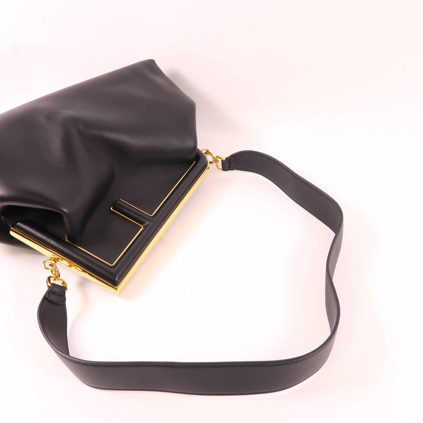 FENDI 牛皮皮革First Medium金扣肩背袋