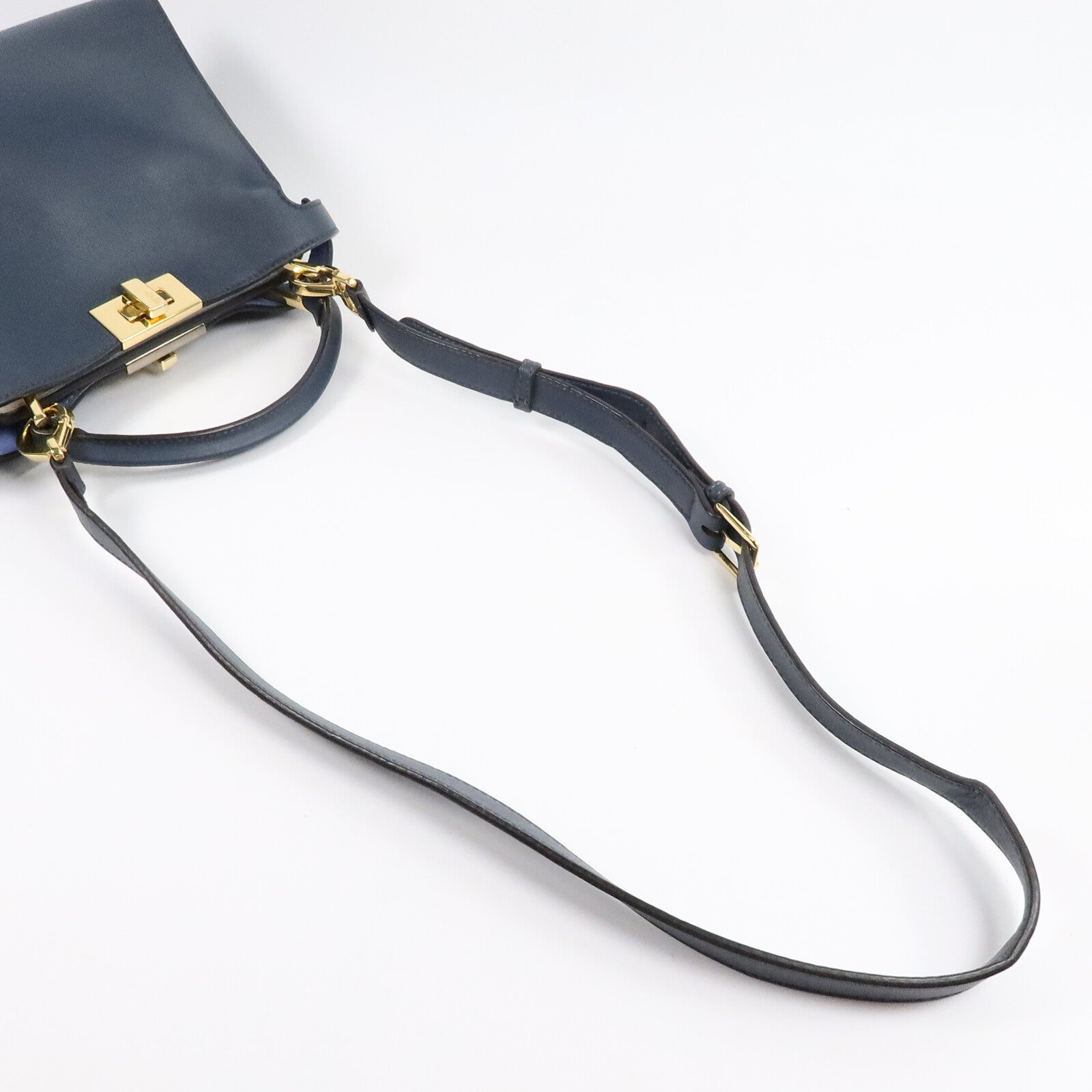 FENDI 牛皮皮革Peekaboo Iconic Essentially肩背袋