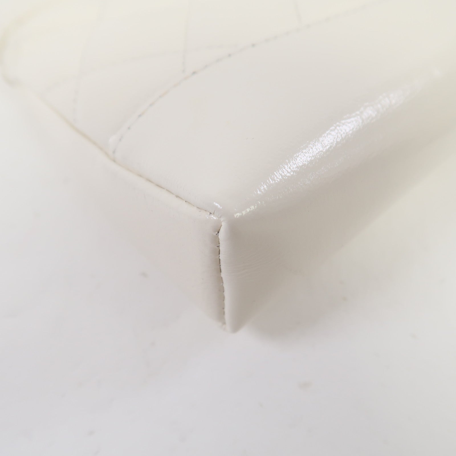 CHANEL 菱格牛皮皮革Shoulder Bag金扣鏈帶肩背袋白色