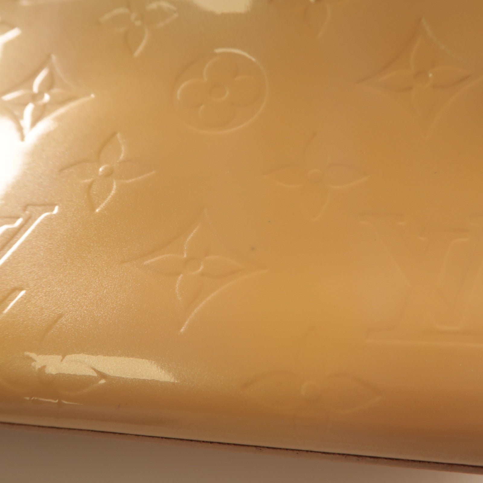 LOUIS VUITTON Monogram Vernis Wilshire PM金扣手挽袋米色