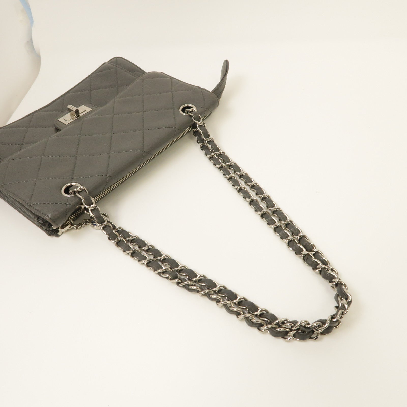 CHANEL 菱格羊皮皮革Chain Shoulder銀扣鏈帶肩背袋灰色