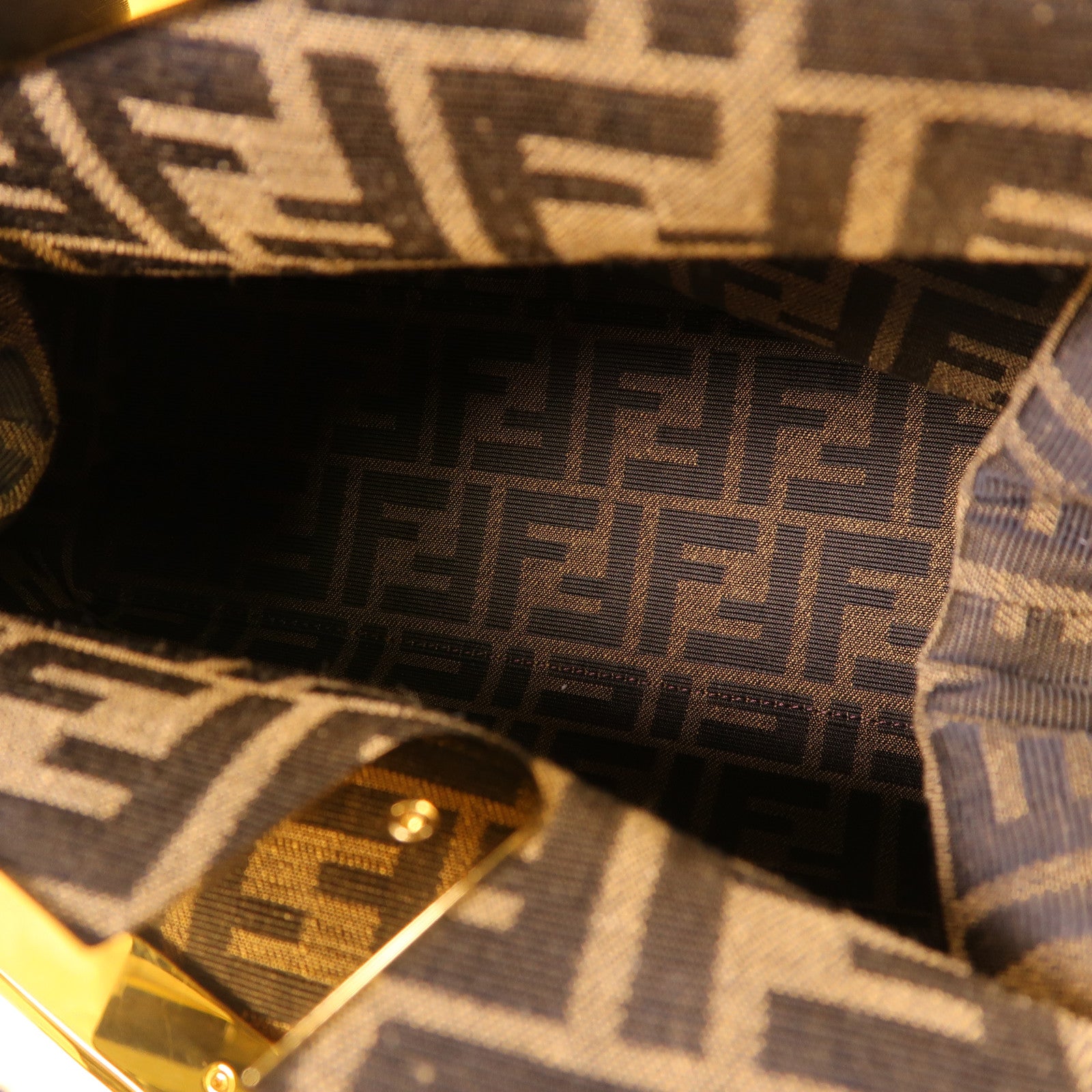 FENDI 牛皮皮革First Medium金扣肩背袋