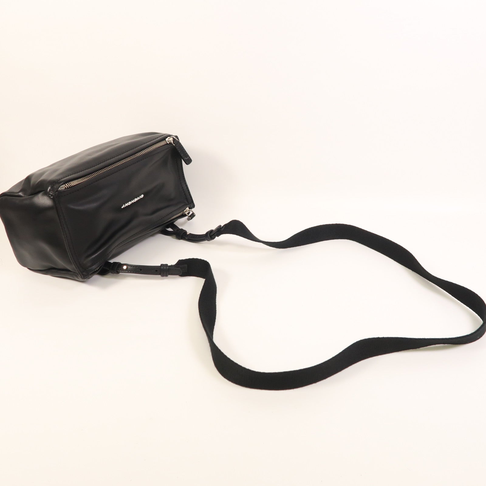 GIVENCHY 牛皮皮革Mini Pandora銀扣肩背袋