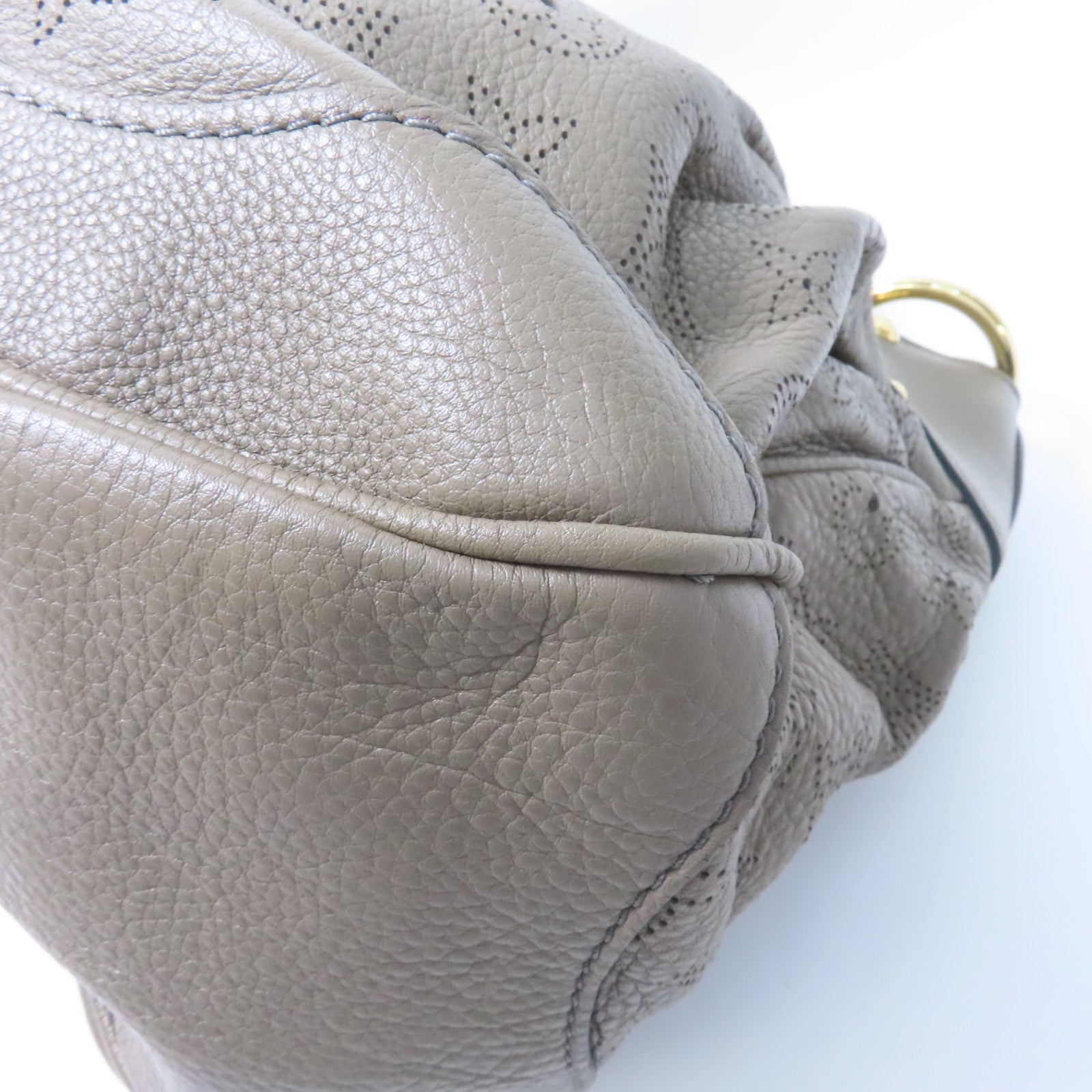 LOUIS VUITTON Monogram Mahina Solar金扣肩背袋灰色