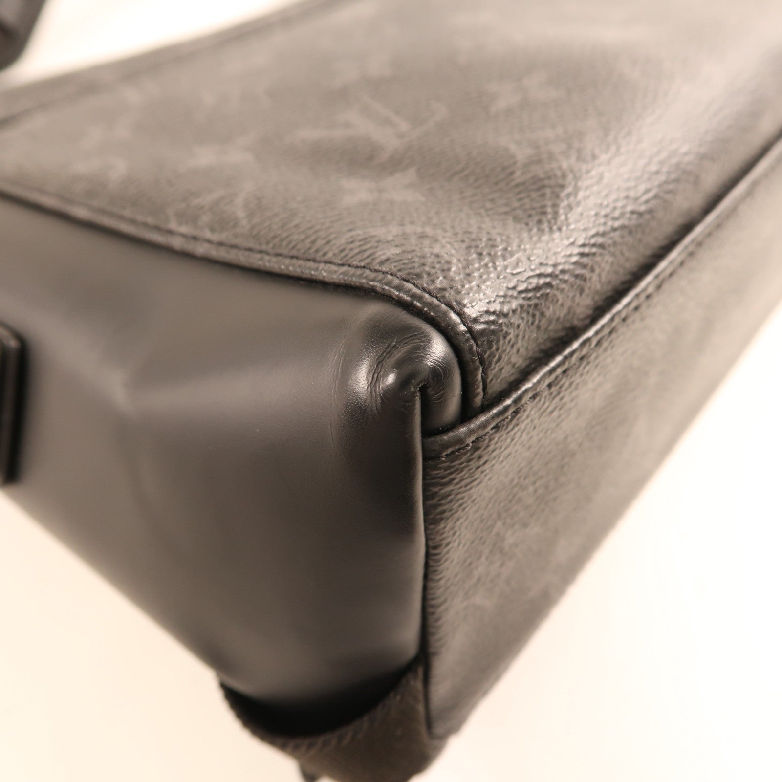 LOUIS VUITTON Monogram Eclipse Messenger PM Voyager銀扣肩背袋