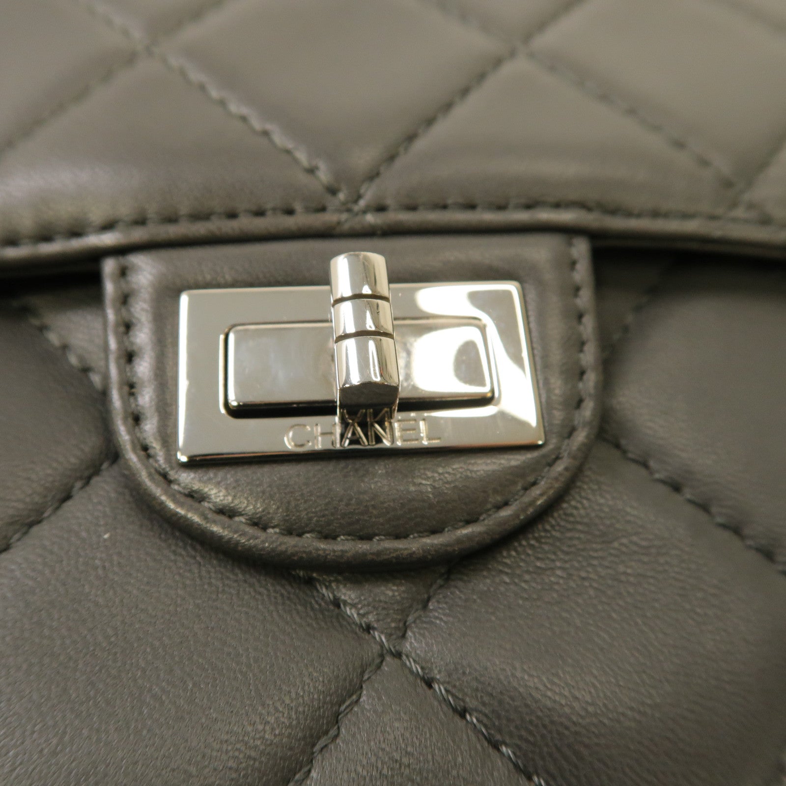 CHANEL 菱格羊皮皮革Chain Shoulder銀扣鏈帶肩背袋灰色