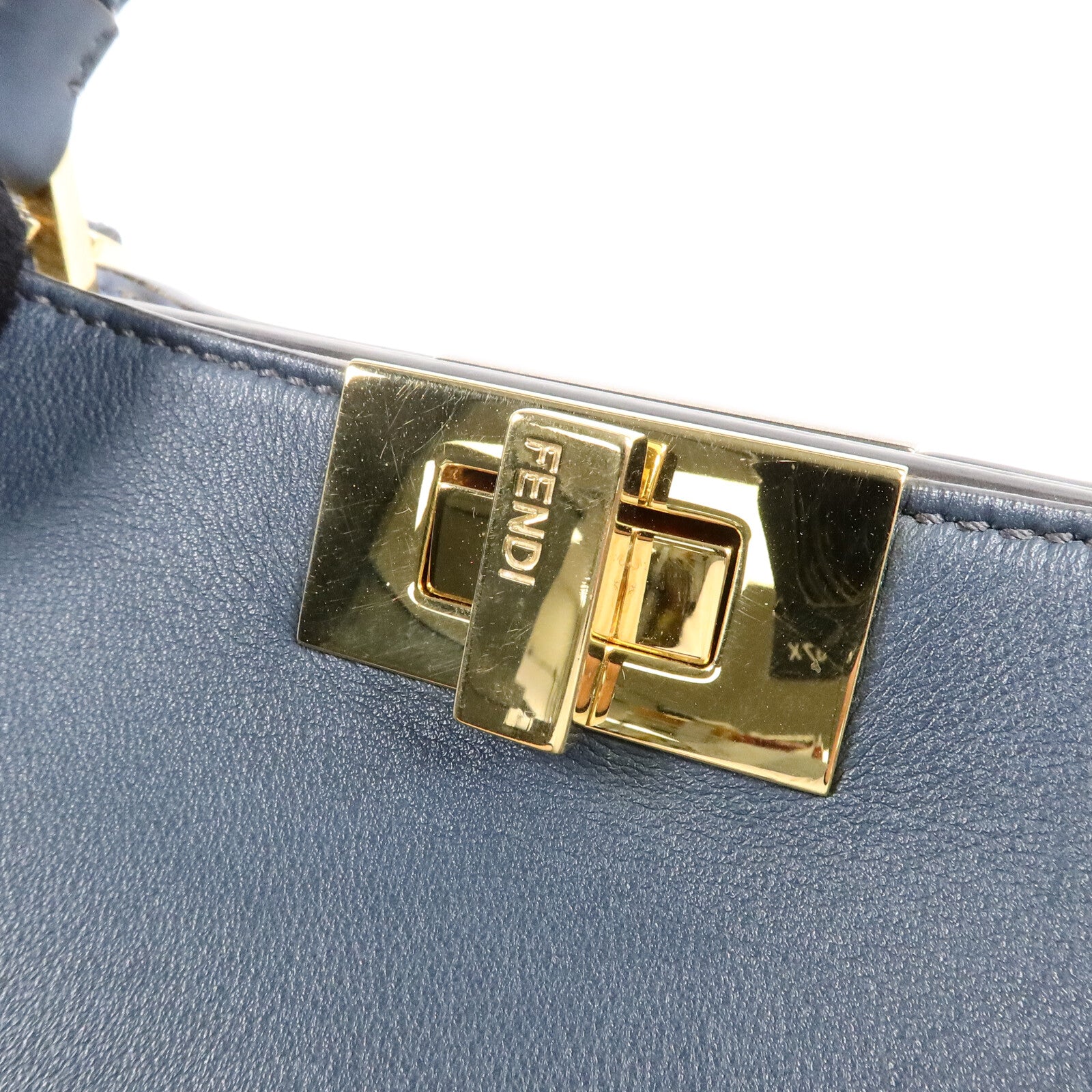 FENDI 牛皮皮革Peekaboo Iconic Essentially肩背袋