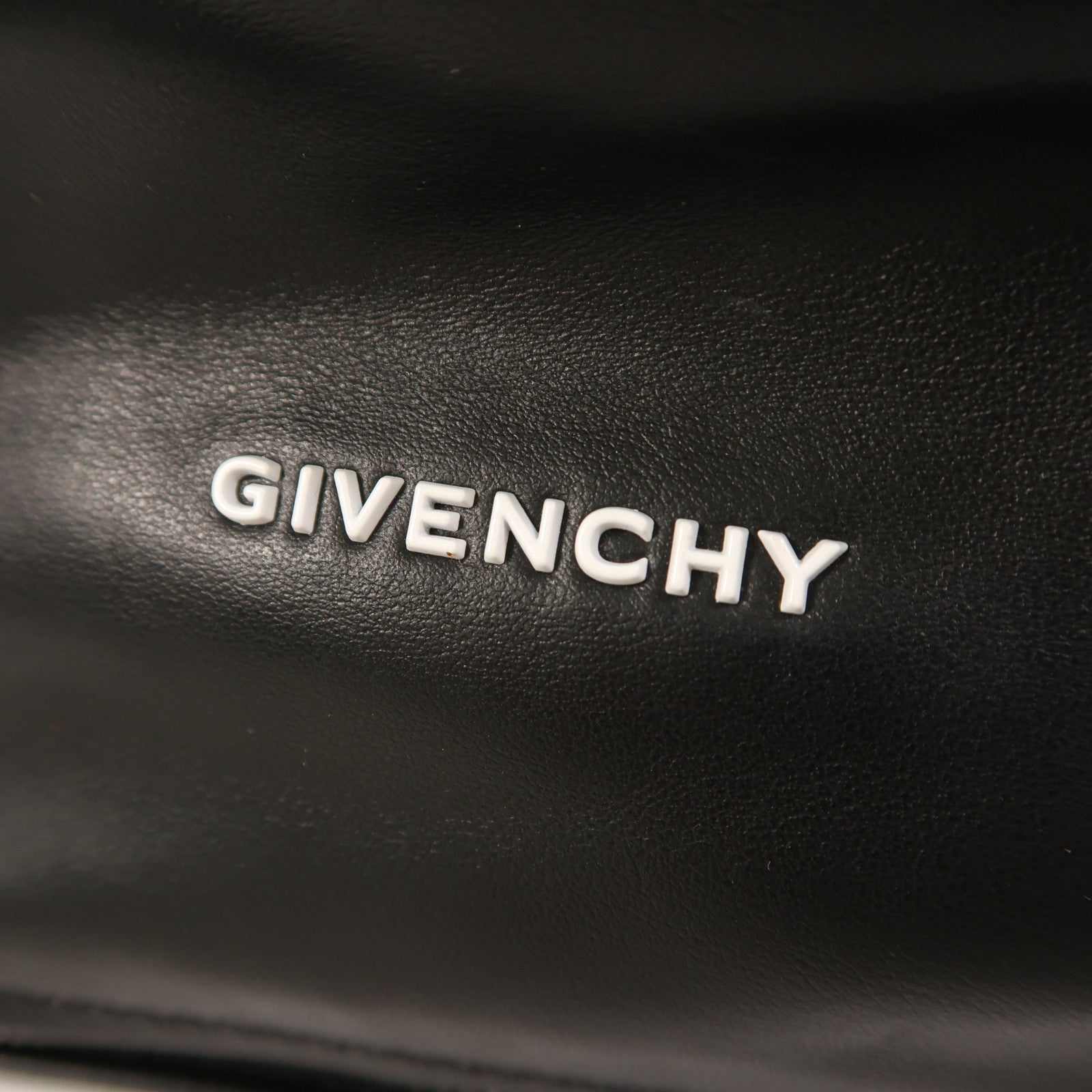 GIVENCHY 牛皮皮革Mini Pandora銀扣肩背袋