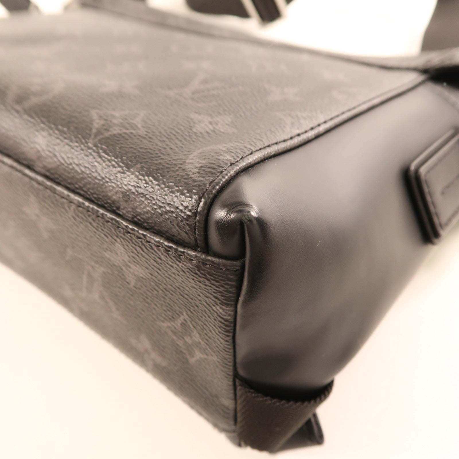 LOUIS VUITTON Monogram Eclipse Messenger PM Voyager銀扣肩背袋