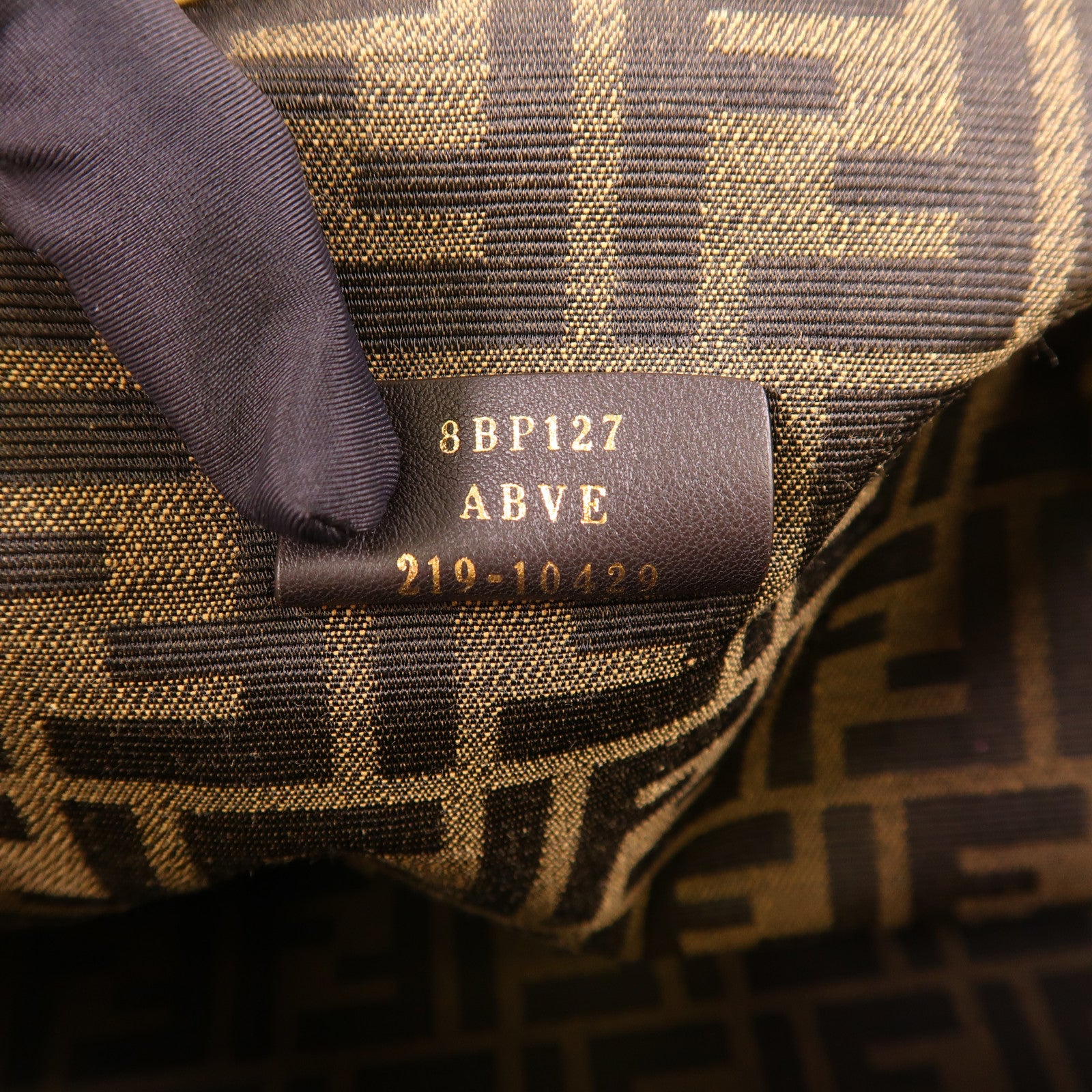 FENDI 牛皮皮革First Medium金扣肩背袋