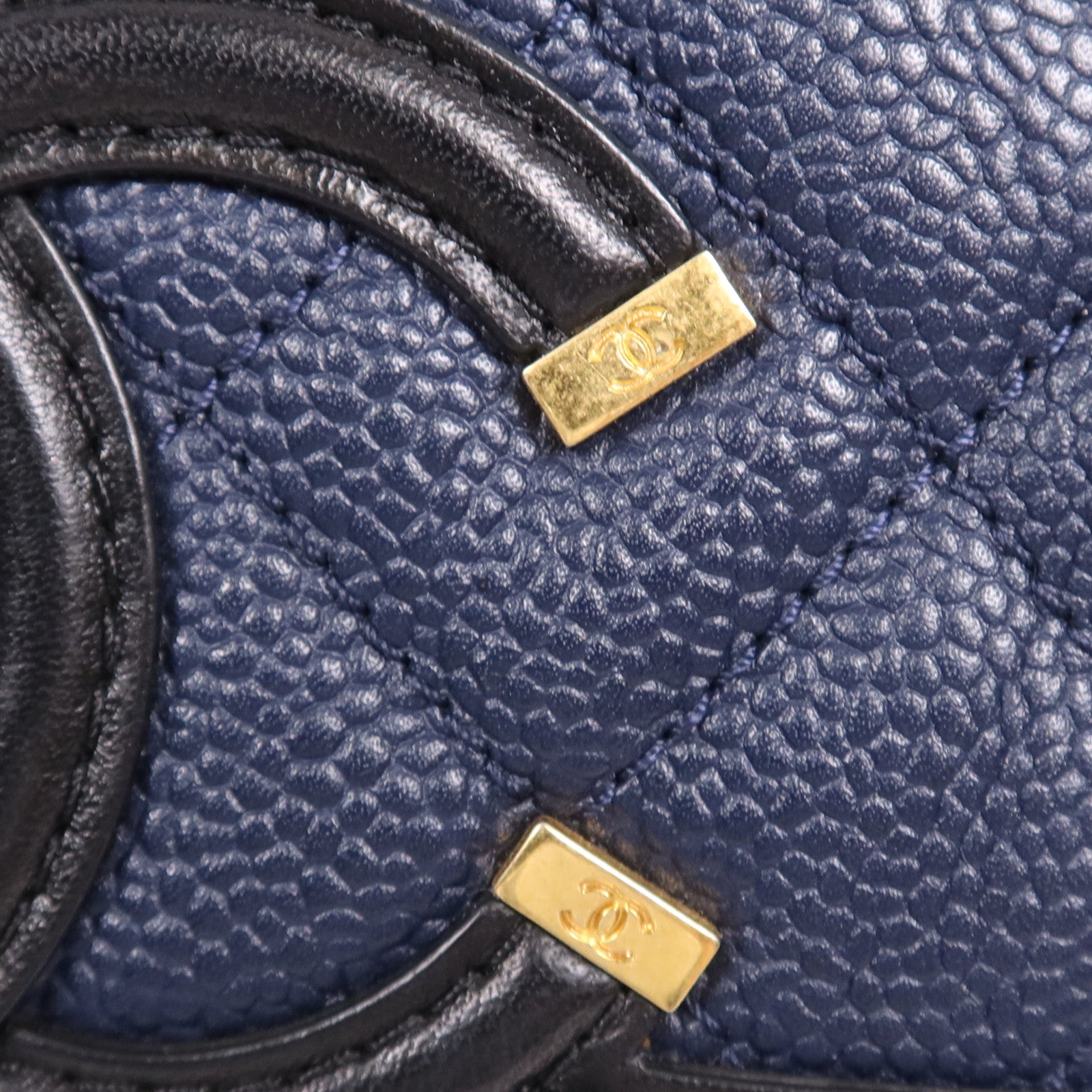 CHANEL 牛皮皮革Filigree Chain Bag金扣鏈帶肩背袋