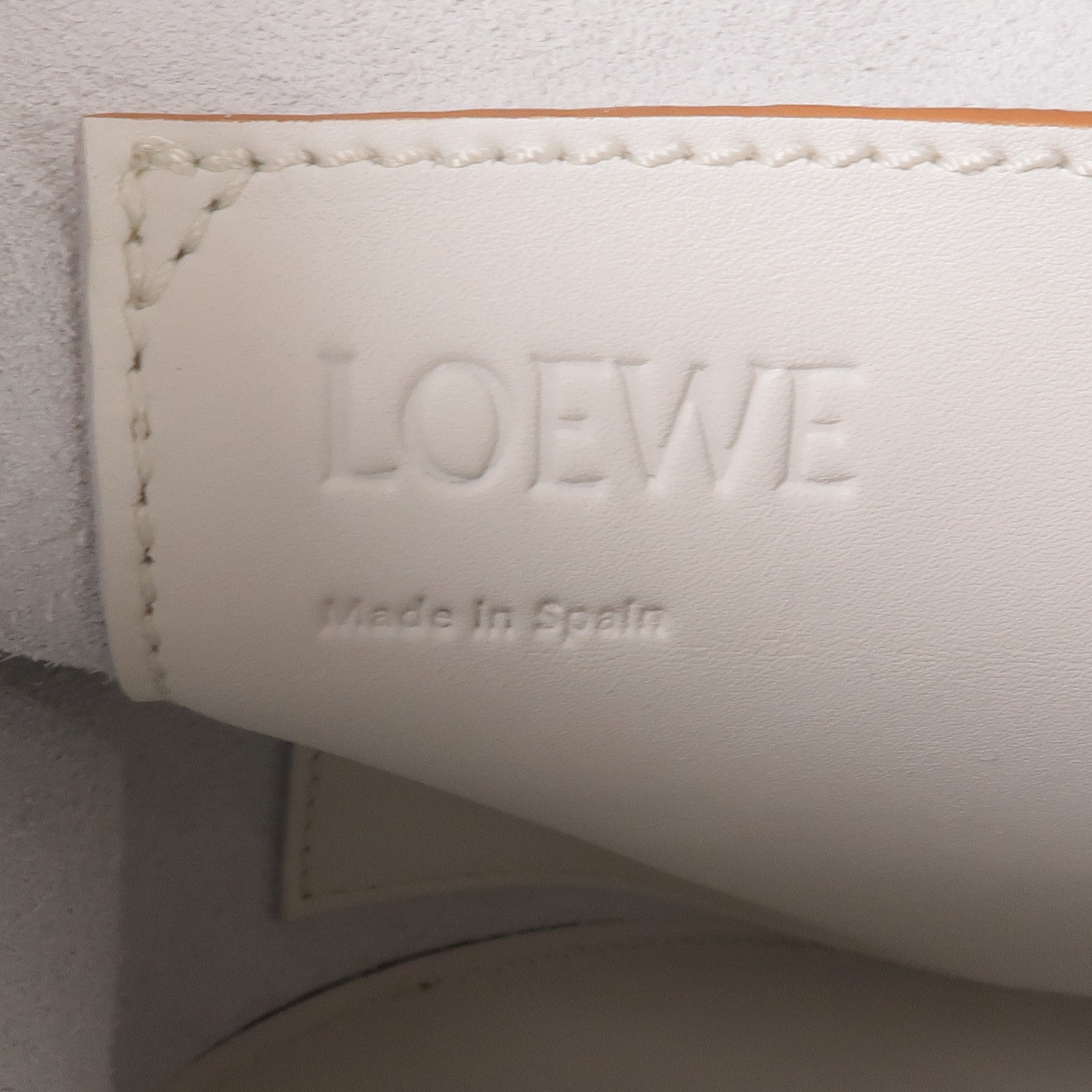 LOEWE 牛皮皮革Balloon Small金扣肩背袋