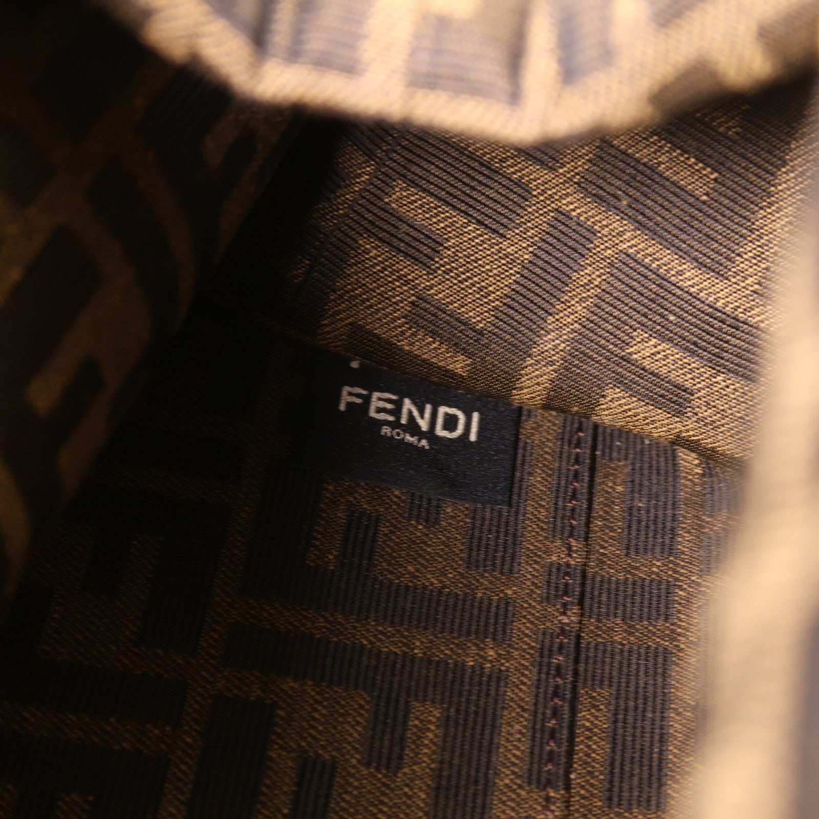 FENDI 牛皮皮革First Medium金扣肩背袋