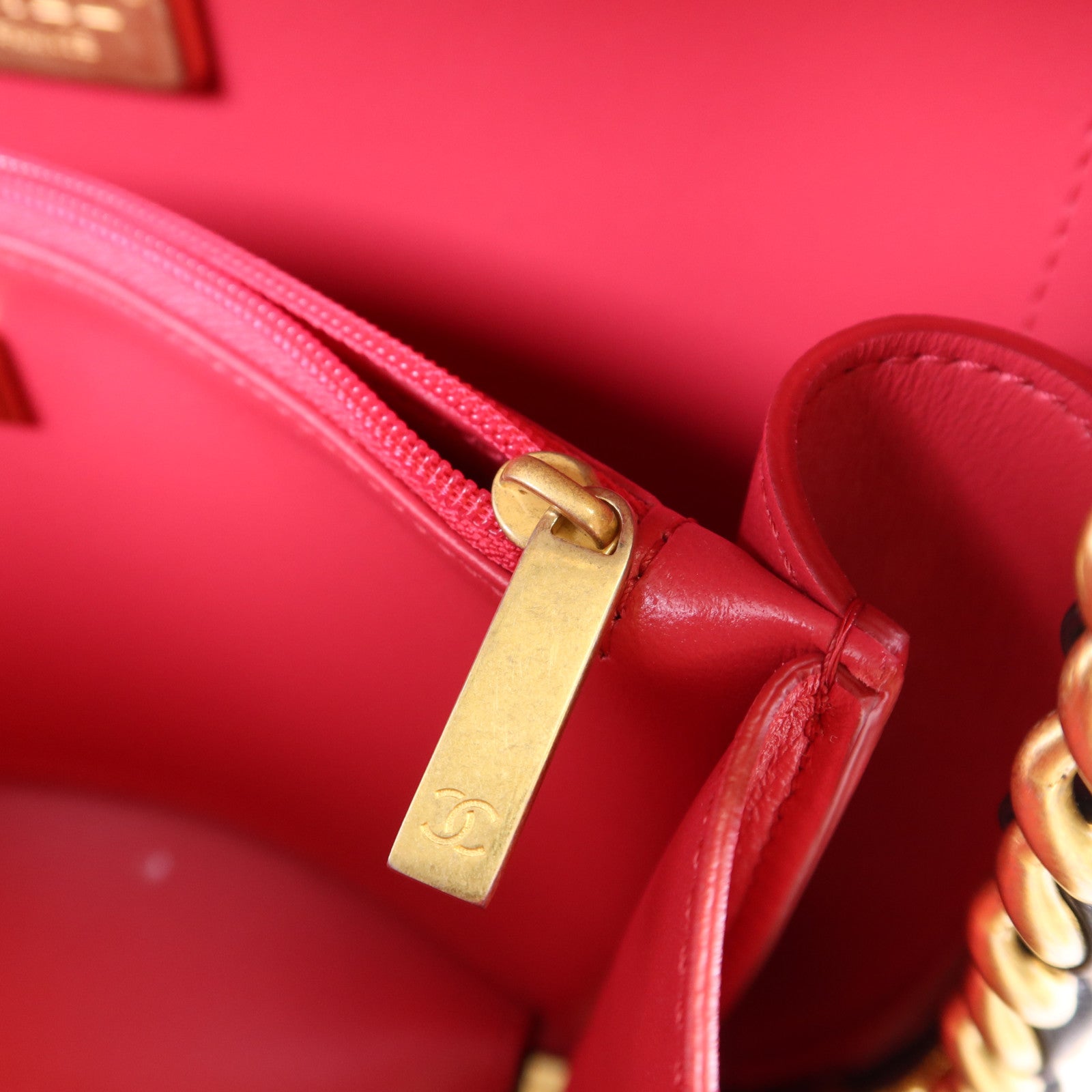 CHANEL 牛皮皮革CC Bubble Top Handle Vanity Case金扣手挽肩背兩用袋