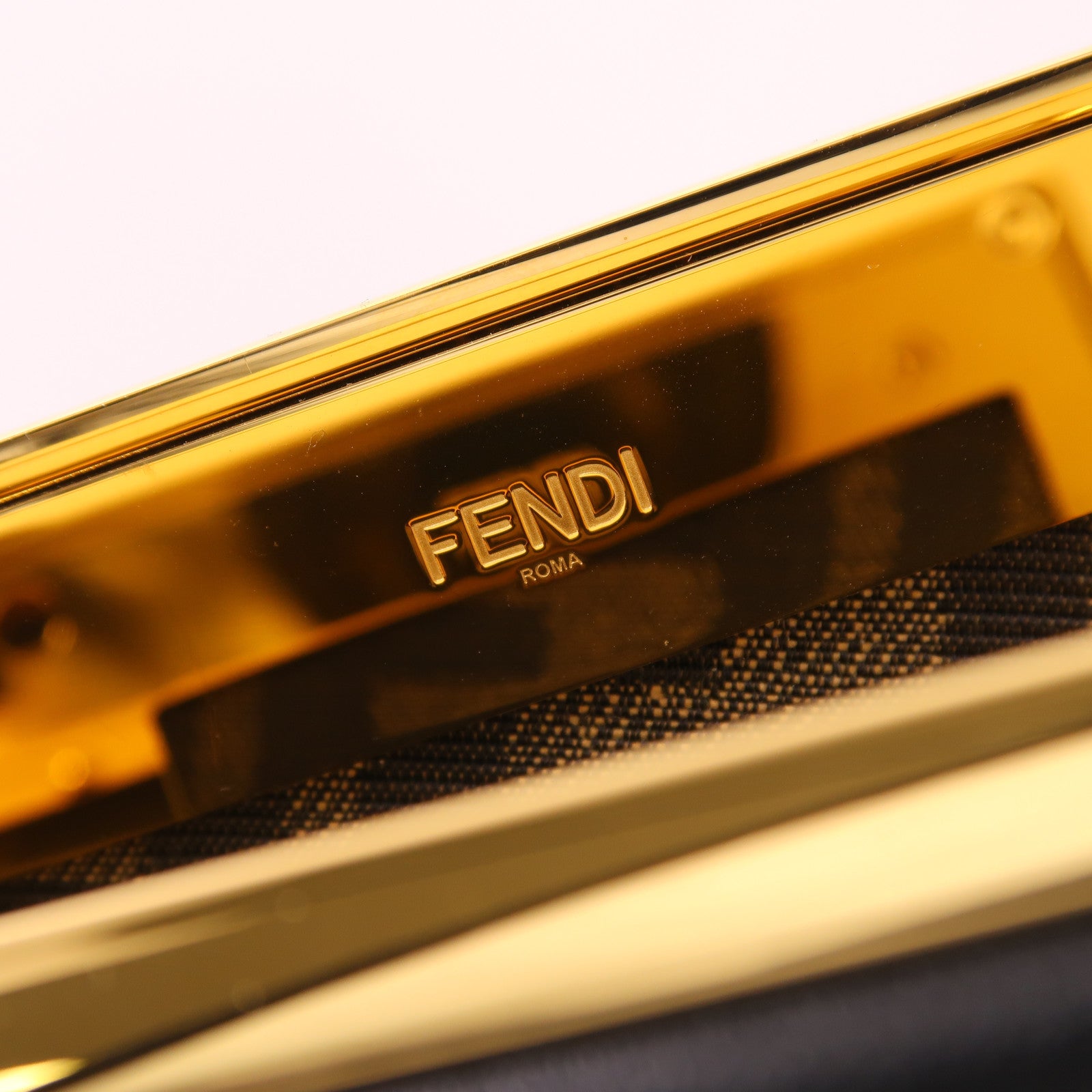 FENDI 牛皮皮革First Medium金扣肩背袋