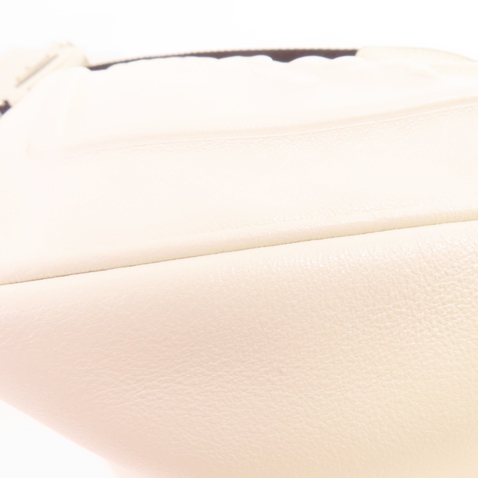 PRADA 牛皮皮革Triangle Shoulder Bag銀扣肩背袋白色