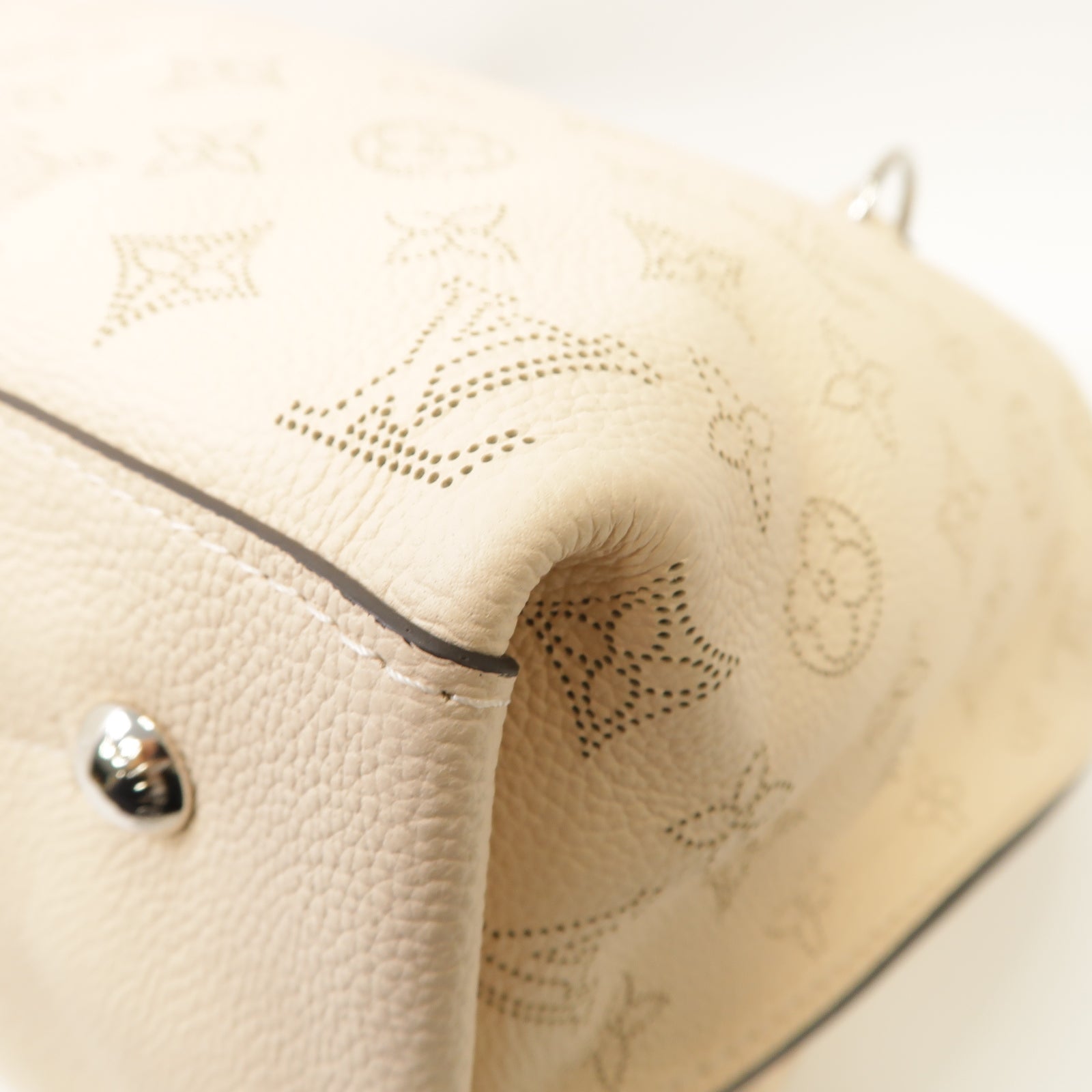 LOUIS VUITTON Mahina Carmel銀扣肩背袋米色