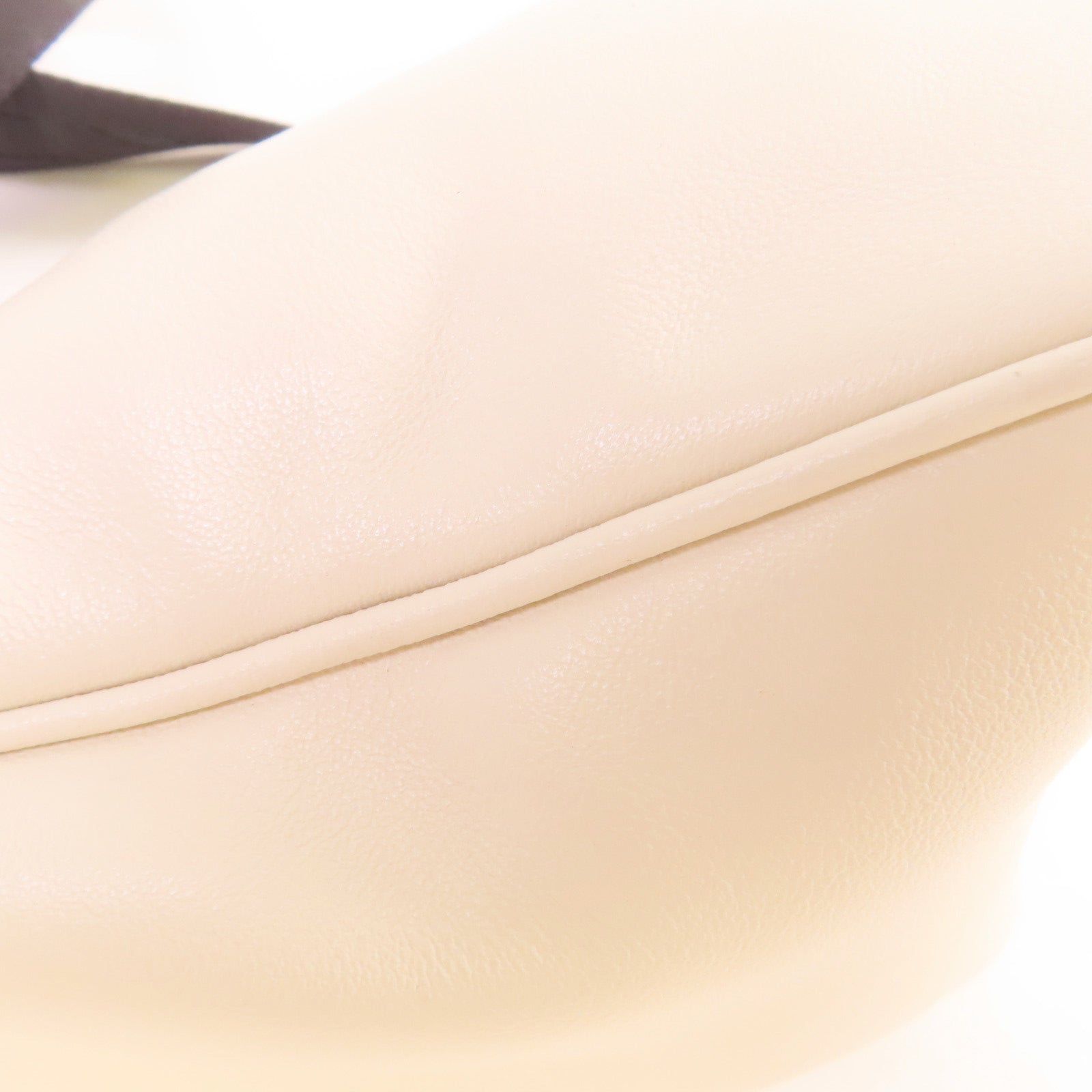 PRADA 牛皮皮革Triangle Shoulder Bag銀扣肩背袋白色