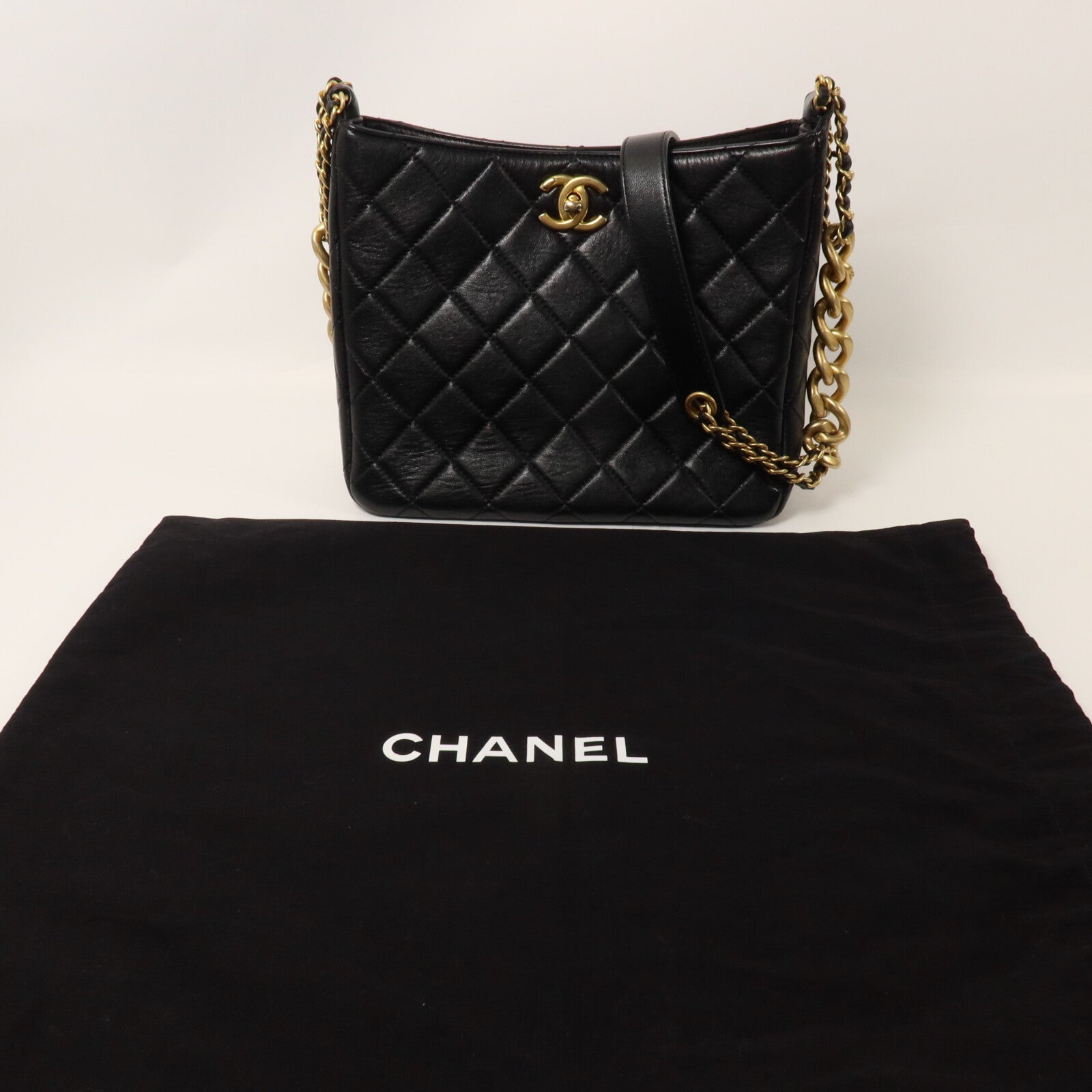 CHANEL 牛皮皮革Hobo bag鏈帶肩背袋