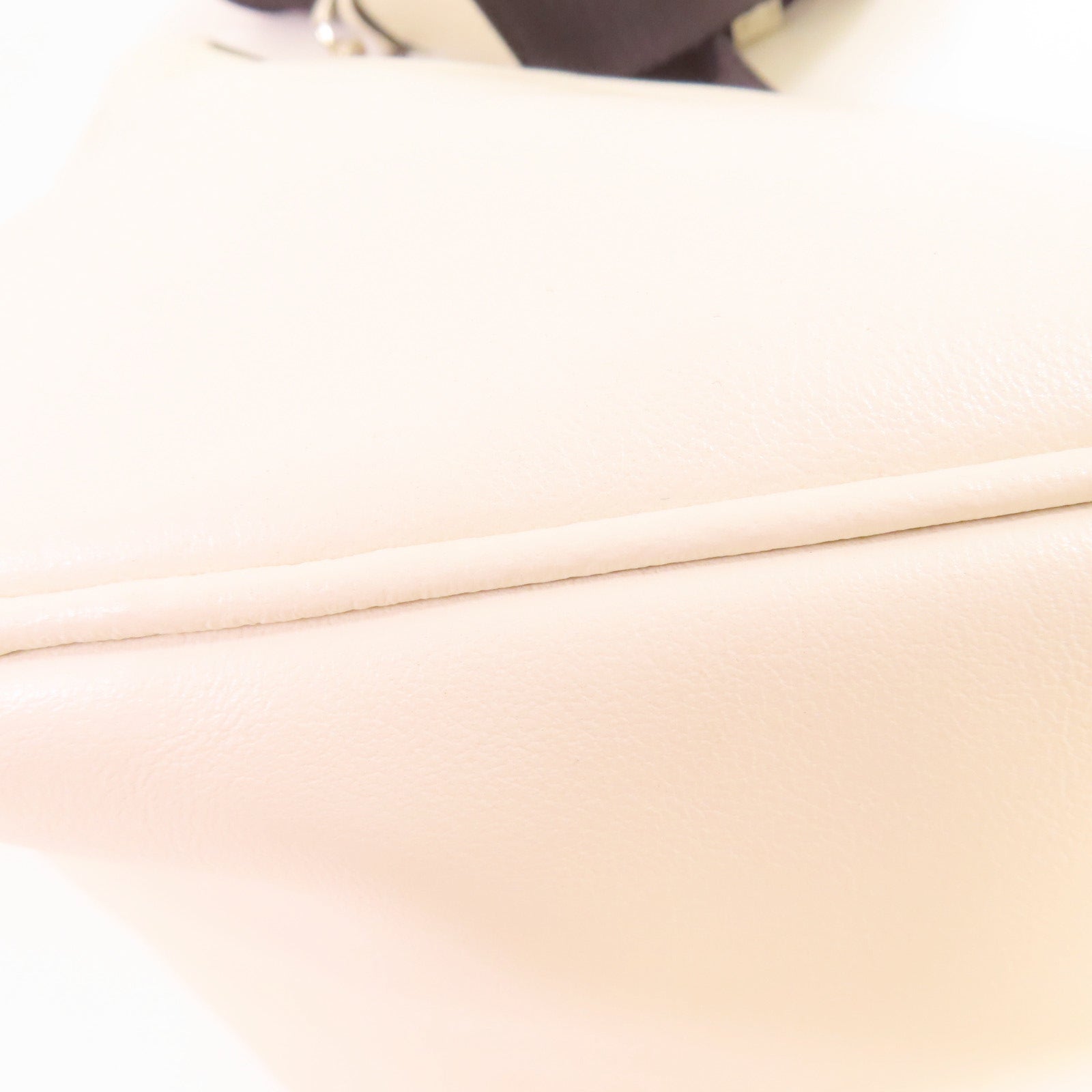 PRADA 牛皮皮革Triangle Shoulder Bag銀扣肩背袋白色
