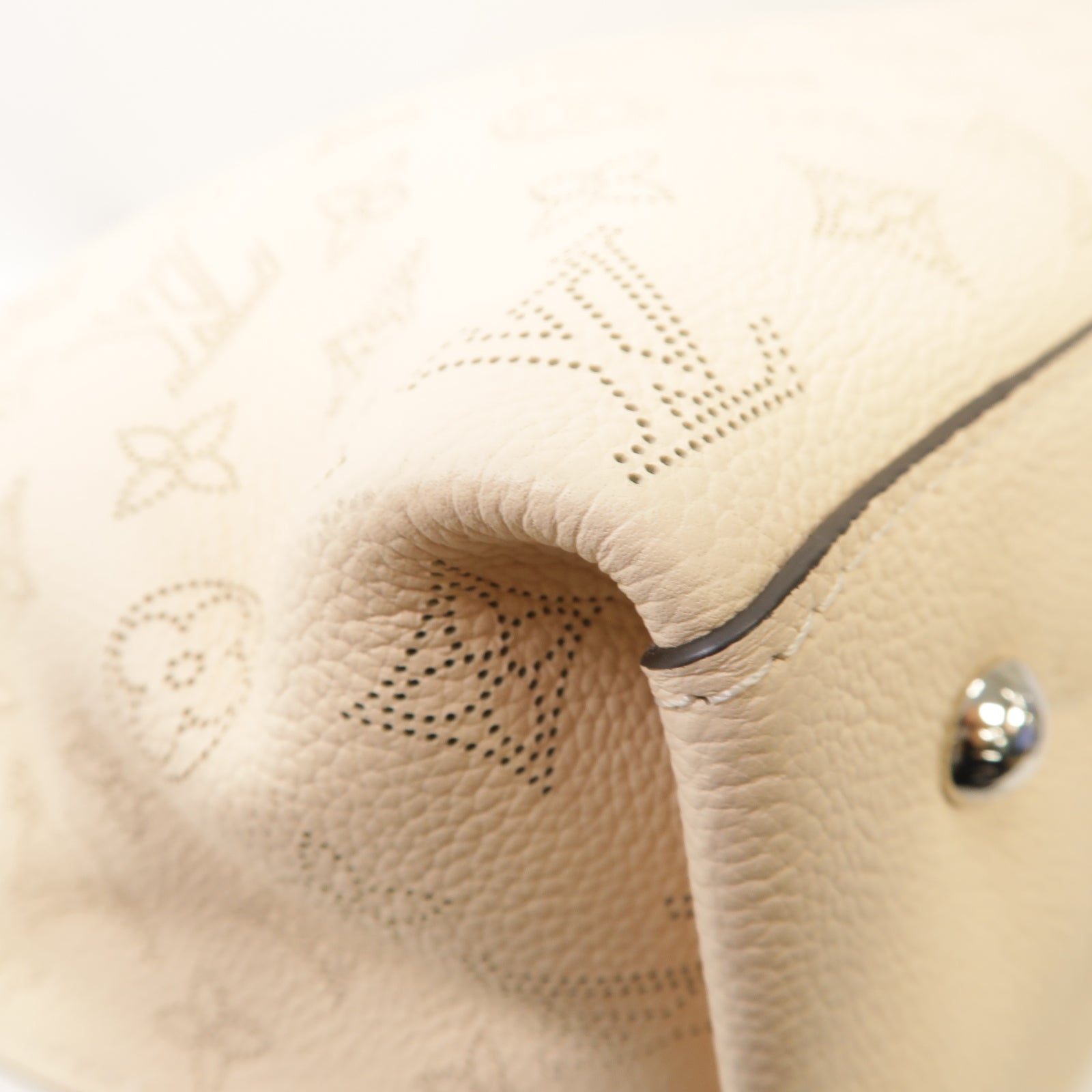 LOUIS VUITTON Mahina Carmel銀扣肩背袋米色